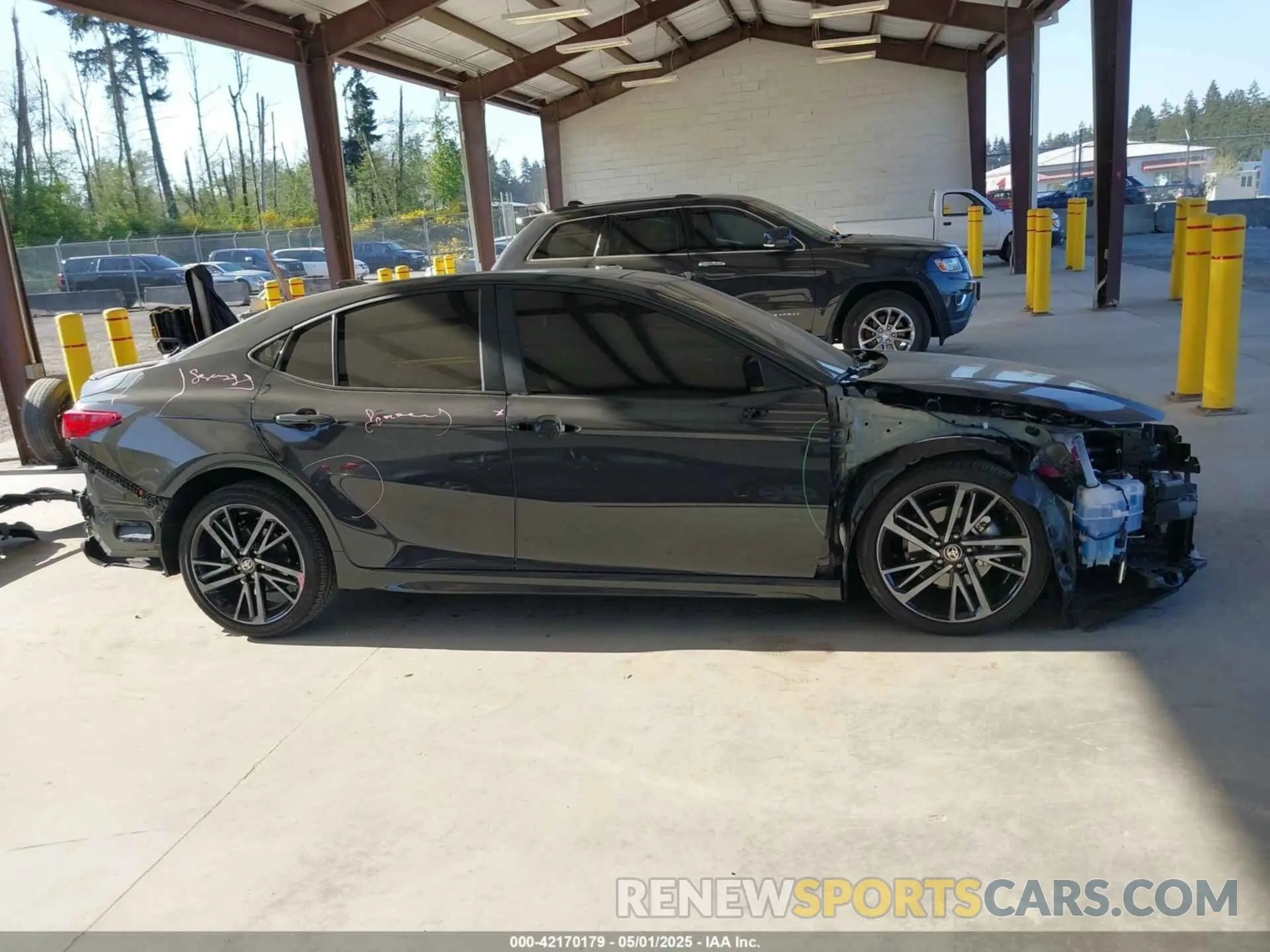 14 fotografías del automóvil dañado 4T1DBADK0SU016820 TOYOTA CAMRY 2025
