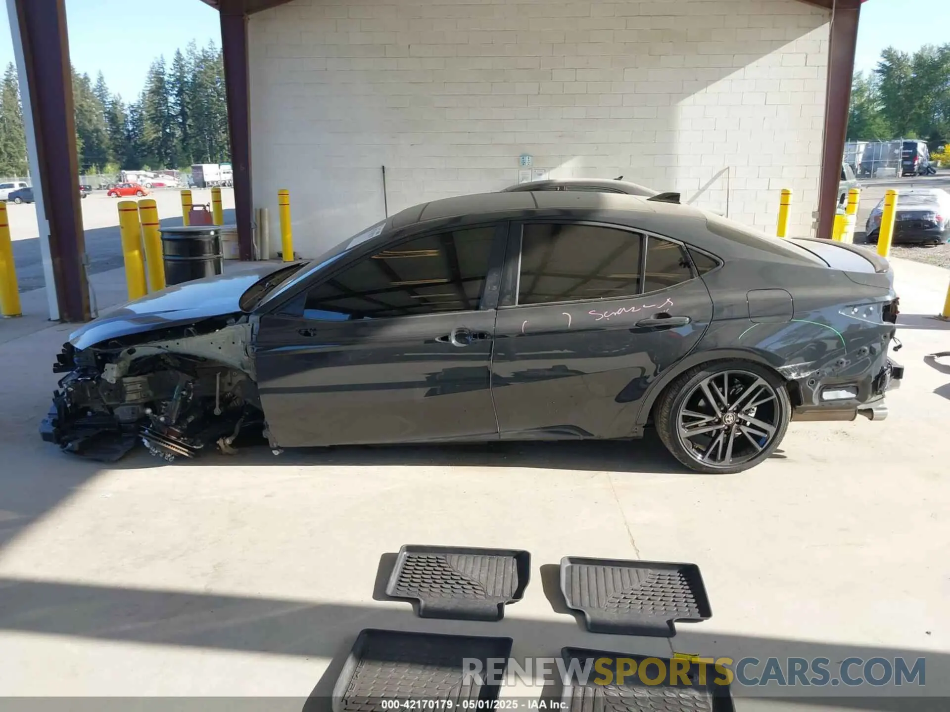 15 fotografías del automóvil dañado 4T1DBADK0SU016820 TOYOTA CAMRY 2025