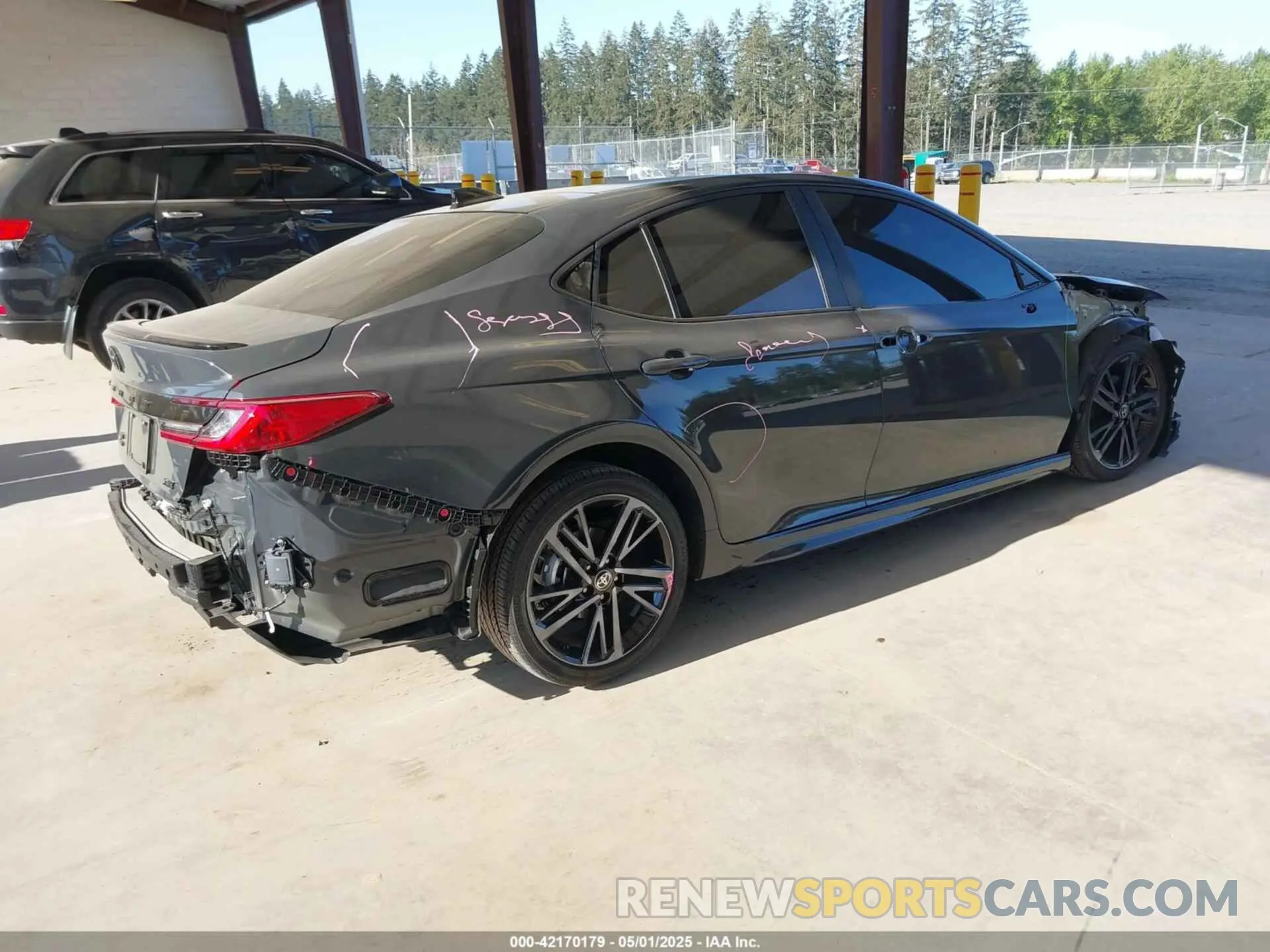 4 fotografías del automóvil dañado 4T1DBADK0SU016820 TOYOTA CAMRY 2025