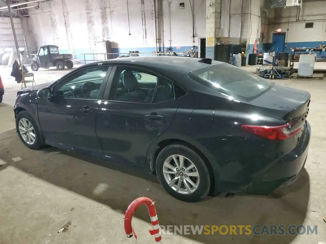 2 fotografías del automóvil dañado 4T1DBADK0SU501328 TOYOTA CAMRY 2025