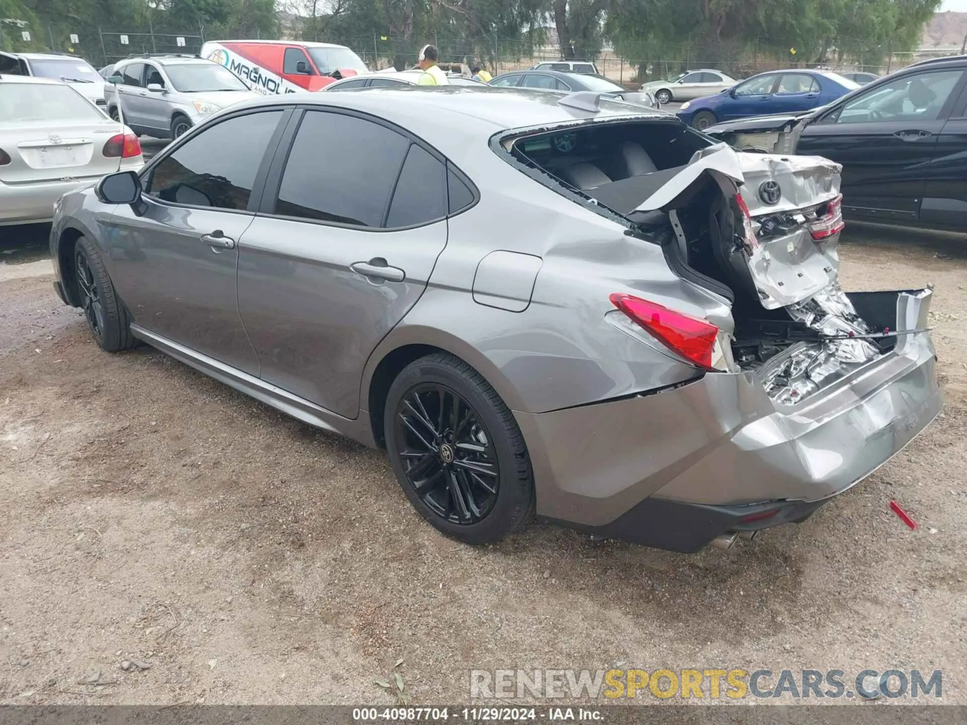 3 fotografías del automóvil dañado 4T1DBADK0SU503788 TOYOTA CAMRY 2025