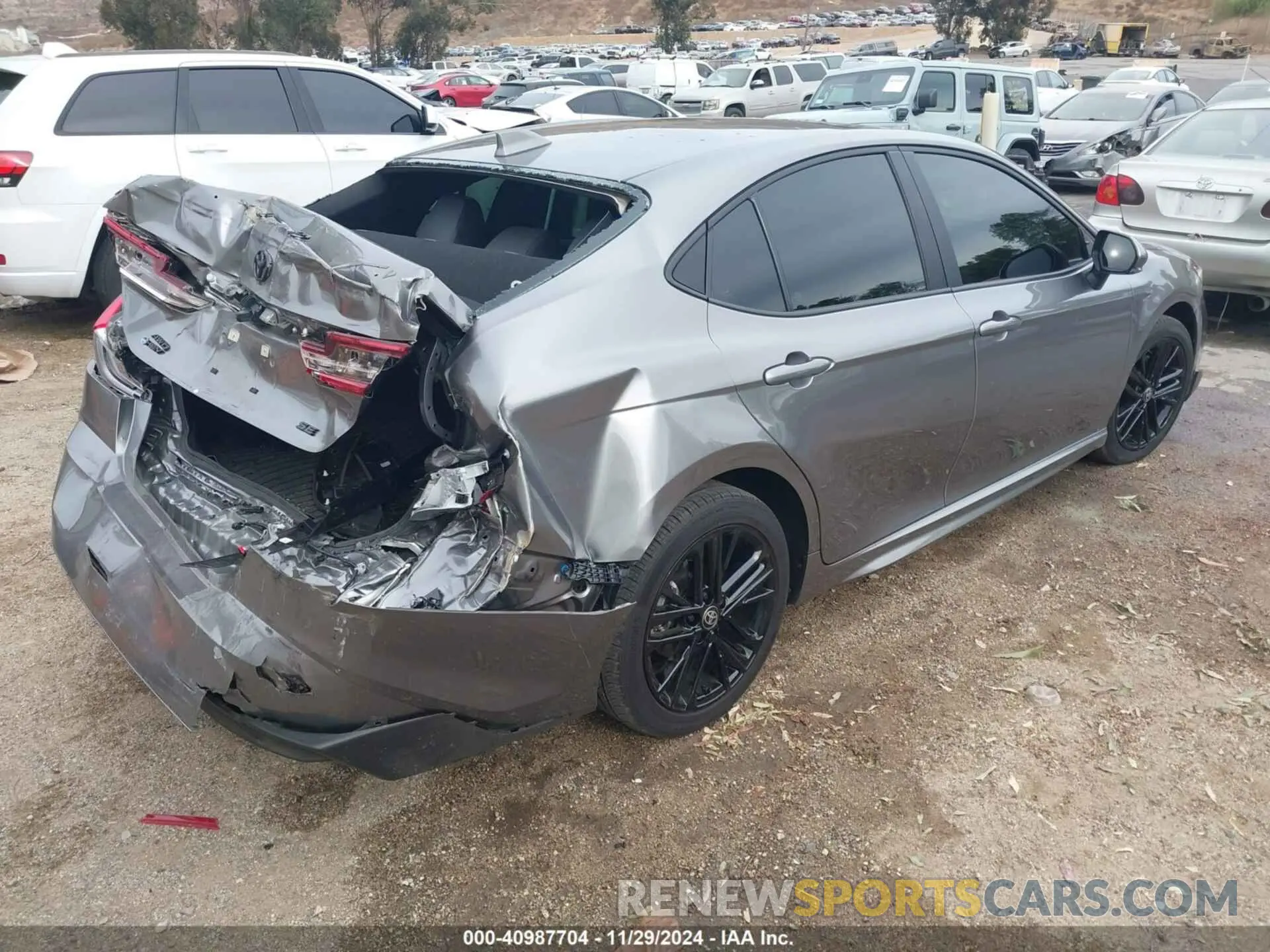 4 fotografías del automóvil dañado 4T1DBADK0SU503788 TOYOTA CAMRY 2025