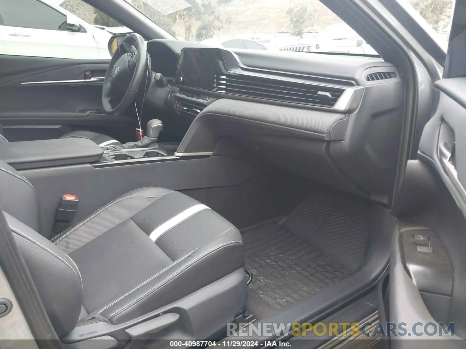 5 fotografías del automóvil dañado 4T1DBADK0SU503788 TOYOTA CAMRY 2025