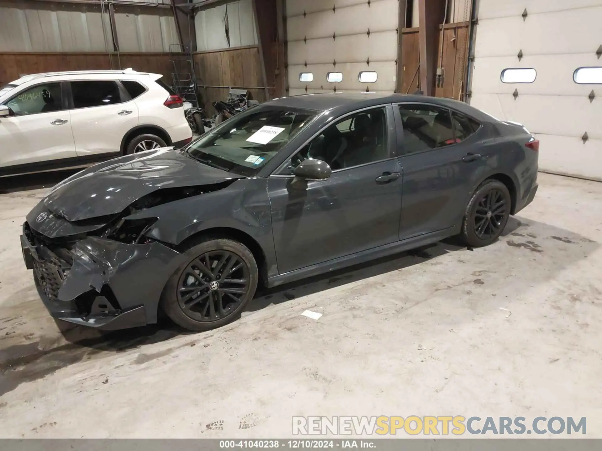 2 fotografías del automóvil dañado 4T1DBADK0SU506500 TOYOTA CAMRY 2025