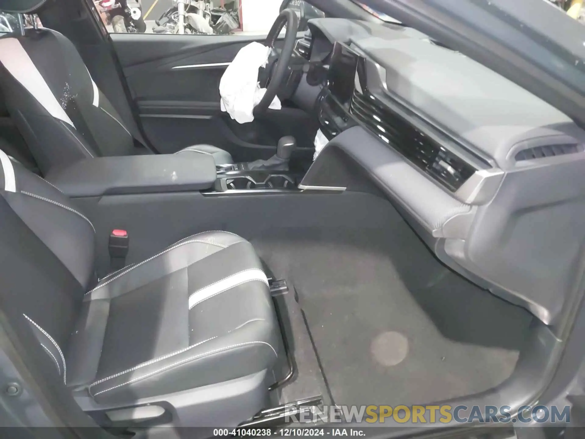 5 fotografías del automóvil dañado 4T1DBADK0SU506500 TOYOTA CAMRY 2025