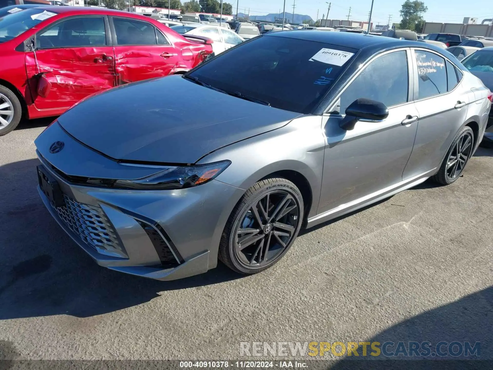 2 fotografías del automóvil dañado 4T1DBADK0SU511549 TOYOTA CAMRY 2025
