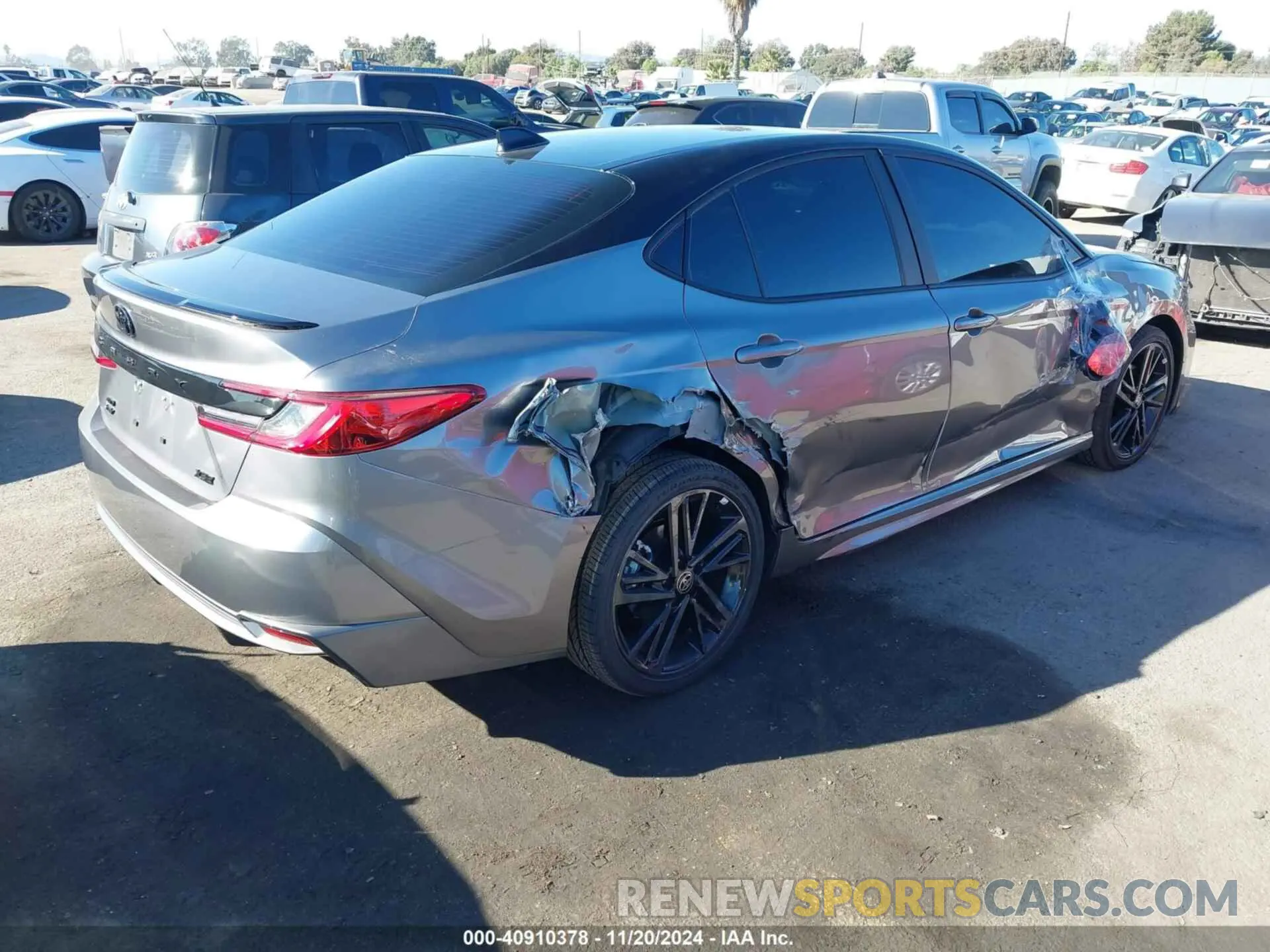 4 fotografías del automóvil dañado 4T1DBADK0SU511549 TOYOTA CAMRY 2025