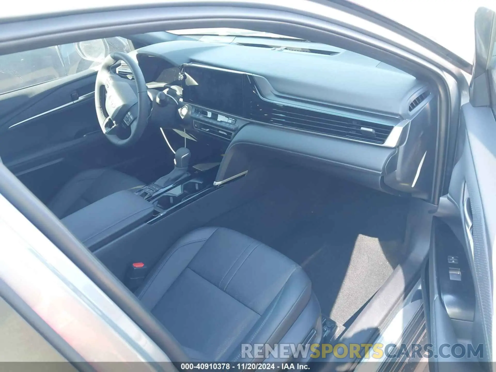 5 fotografías del automóvil dañado 4T1DBADK0SU511549 TOYOTA CAMRY 2025
