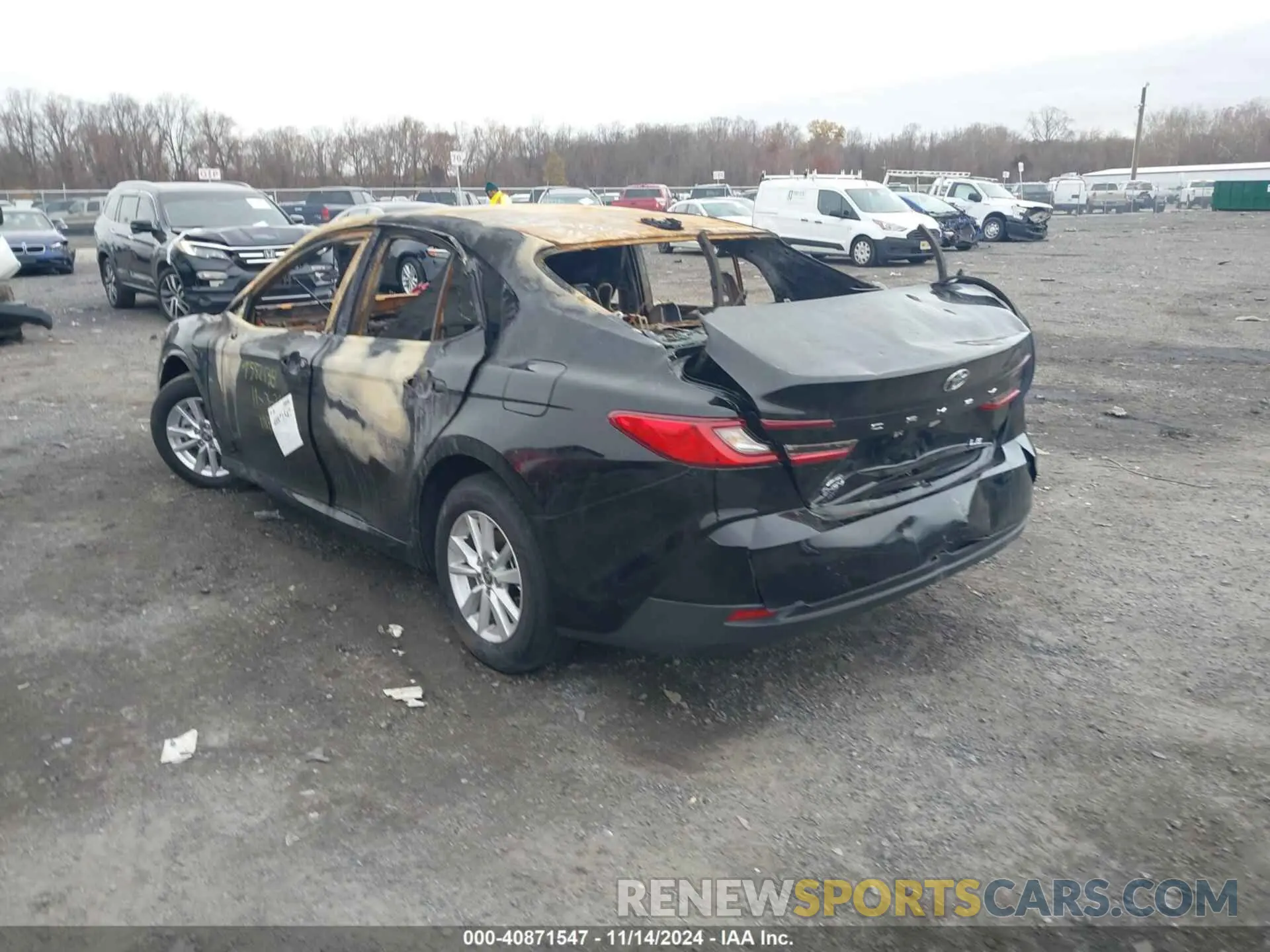 3 fotografías del automóvil dañado 4T1DBADK0SU512703 TOYOTA CAMRY 2025