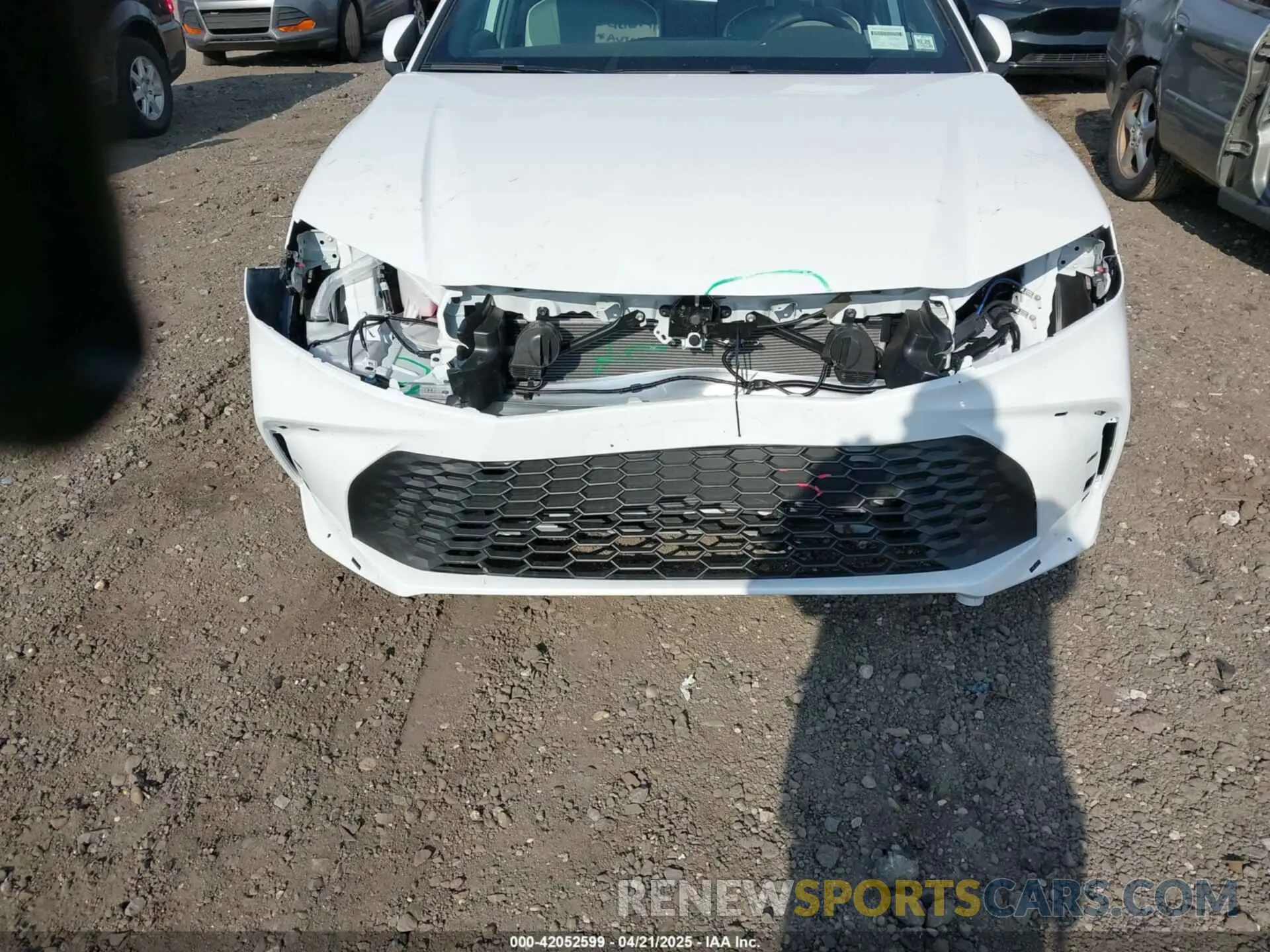 13 fotografías del automóvil dañado 4T1DBADK0SU526035 TOYOTA CAMRY 2025