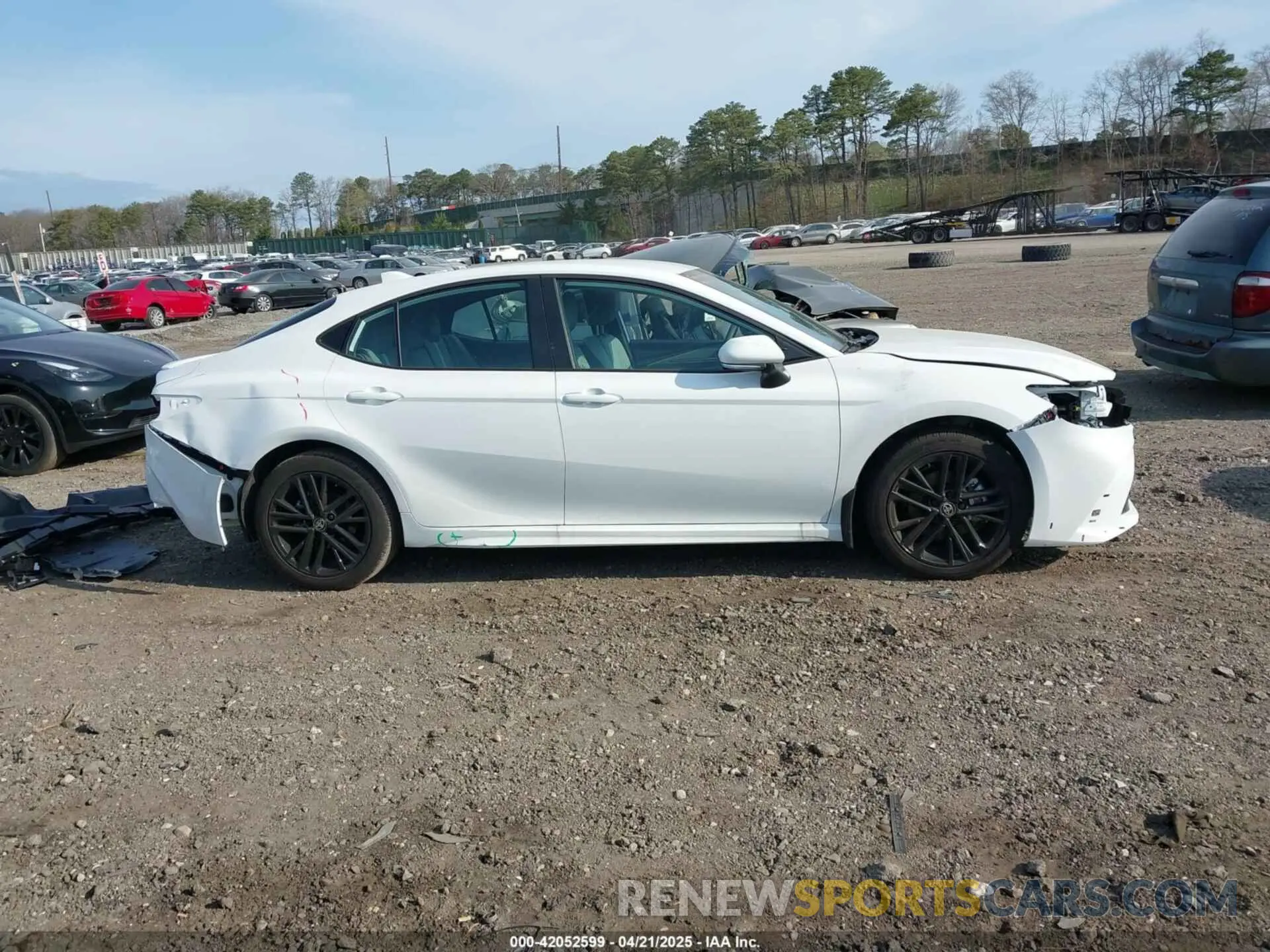 14 fotografías del automóvil dañado 4T1DBADK0SU526035 TOYOTA CAMRY 2025
