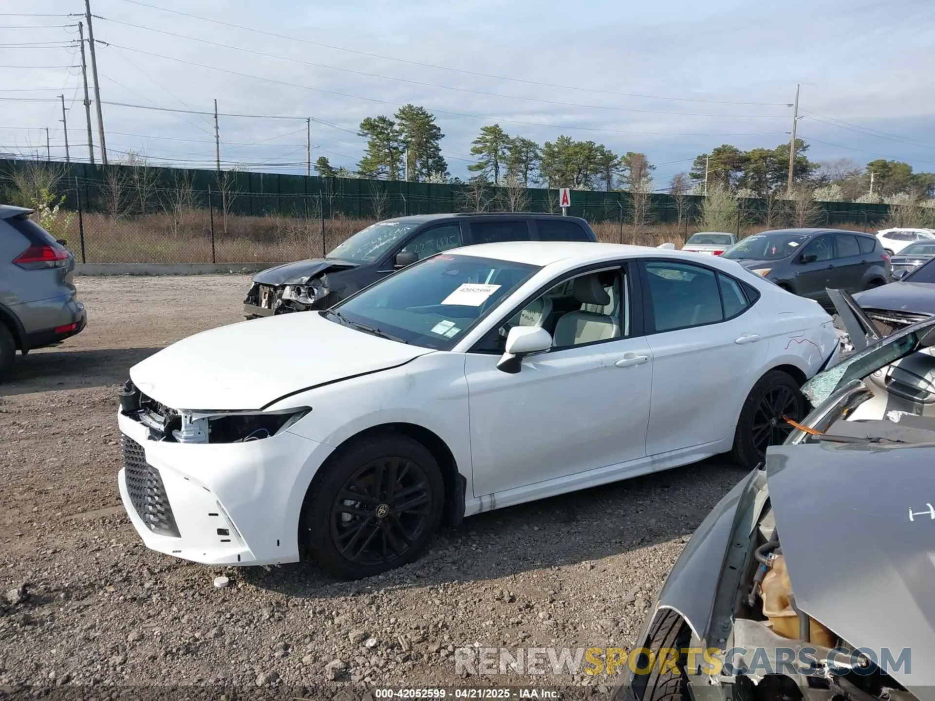 15 fotografías del automóvil dañado 4T1DBADK0SU526035 TOYOTA CAMRY 2025