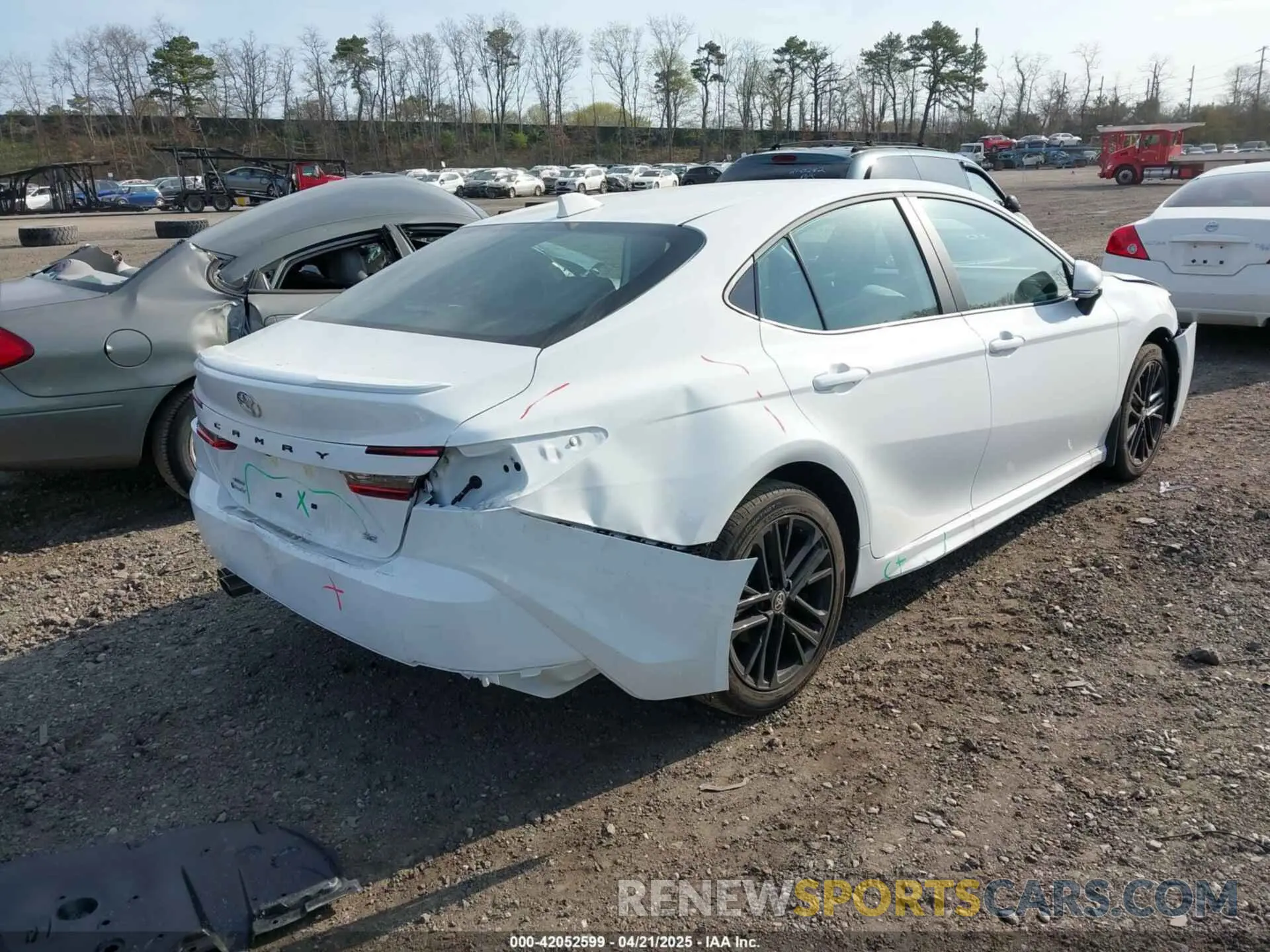 4 fotografías del automóvil dañado 4T1DBADK0SU526035 TOYOTA CAMRY 2025