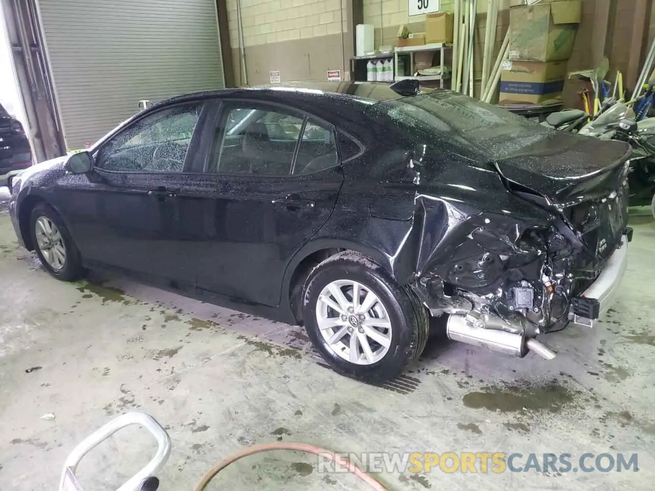 2 fotografías del automóvil dañado 4T1DBADK0SU527833 TOYOTA CAMRY 2025