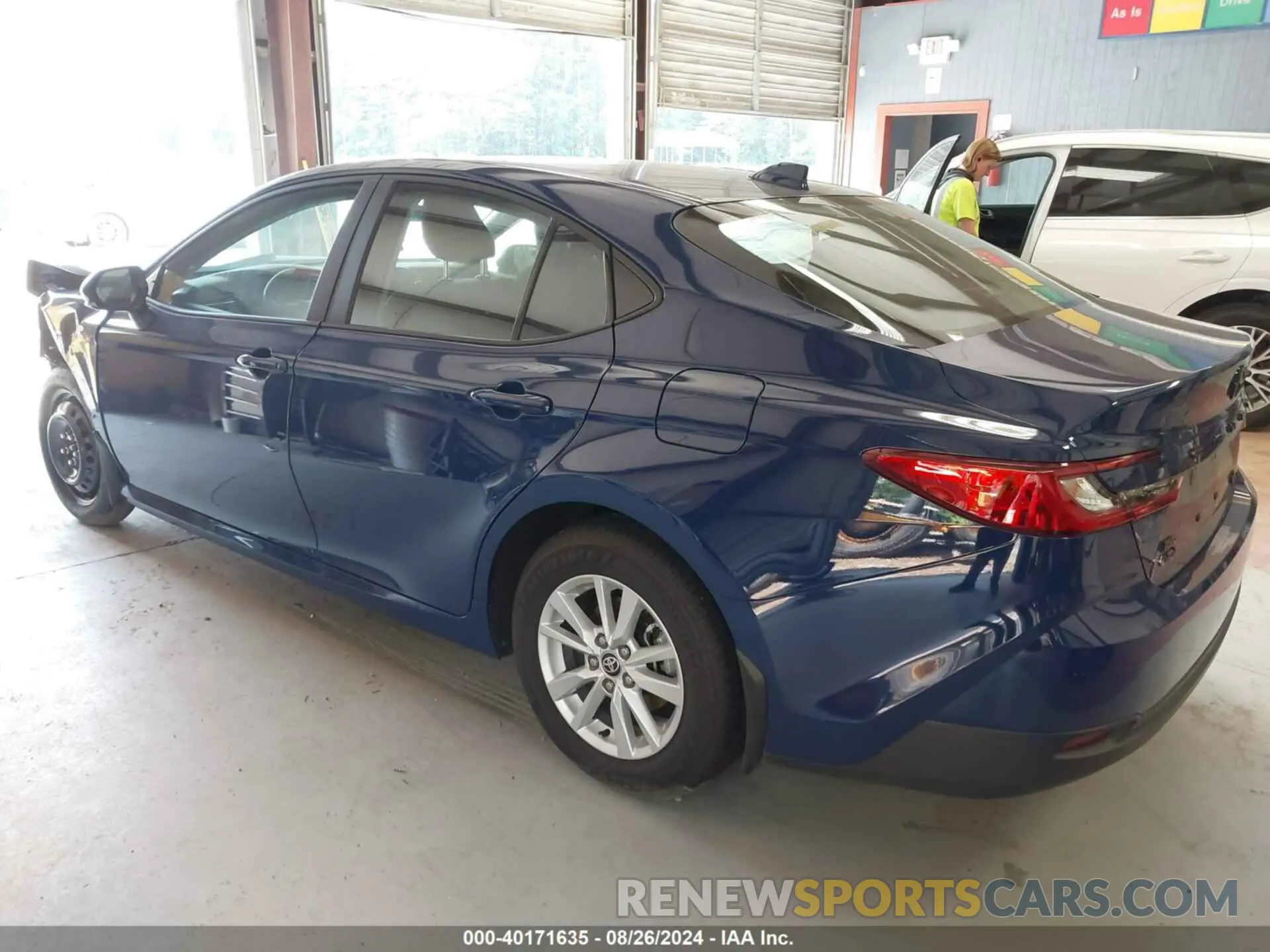 3 fotografías del automóvil dañado 4T1DBADK1SU001338 TOYOTA CAMRY 2025