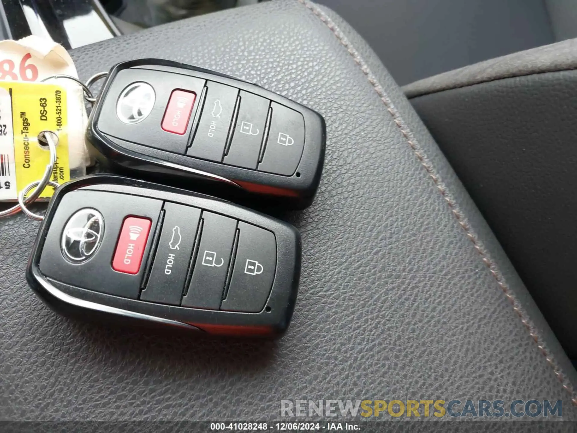 11 fotografías del automóvil dañado 4T1DBADK1SU006264 TOYOTA CAMRY 2025