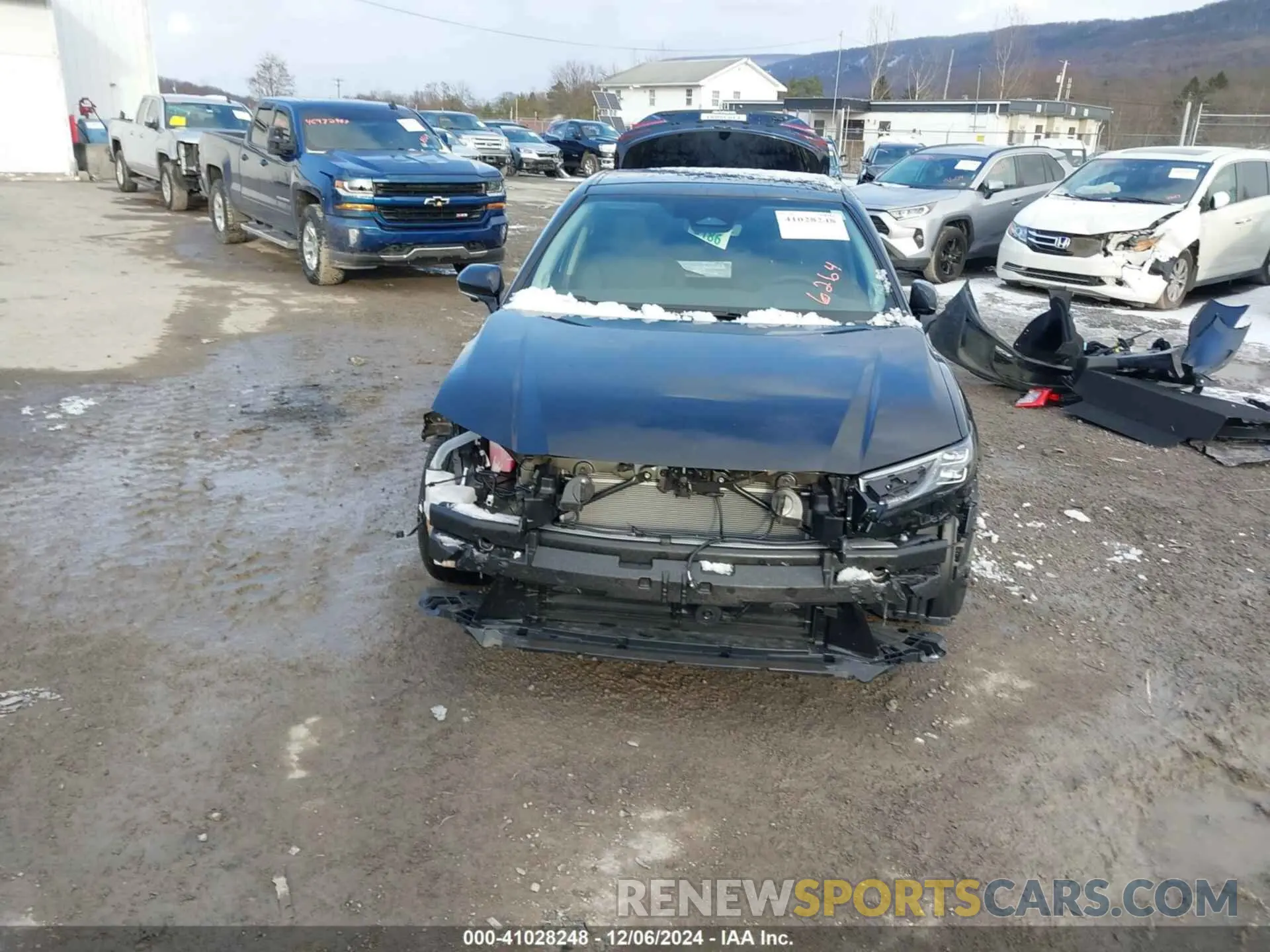 13 fotografías del automóvil dañado 4T1DBADK1SU006264 TOYOTA CAMRY 2025