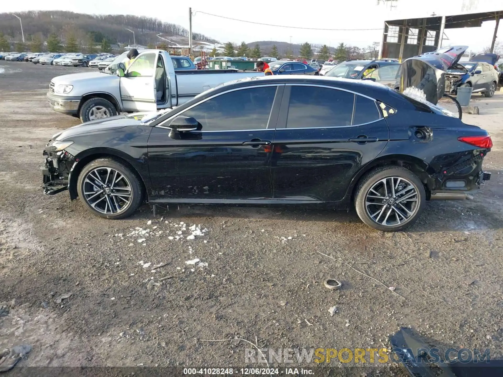 15 fotografías del automóvil dañado 4T1DBADK1SU006264 TOYOTA CAMRY 2025