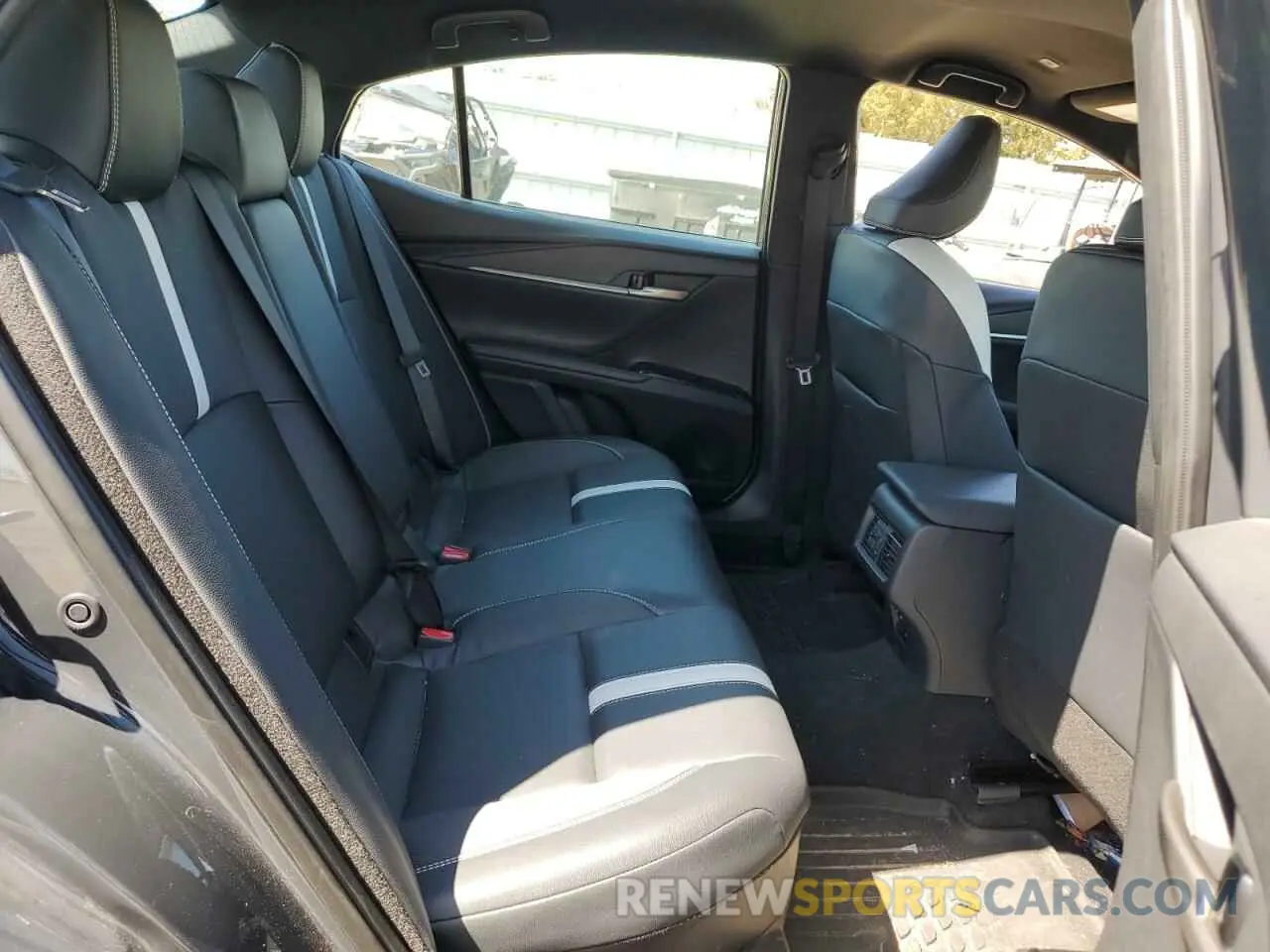 10 fotografías del automóvil dañado 4T1DBADK2SU001459 TOYOTA CAMRY 2025