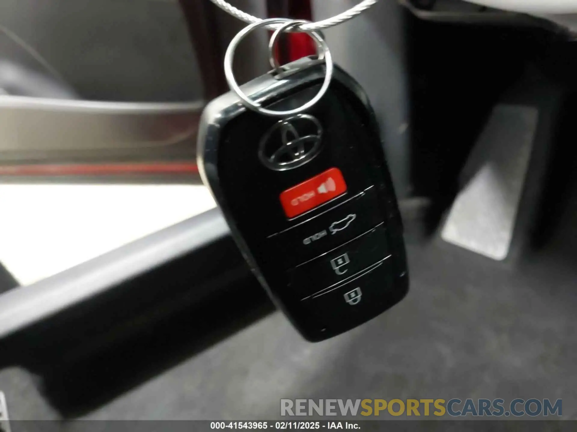 11 fotografías del automóvil dañado 4T1DBADK2SU013689 TOYOTA CAMRY 2025