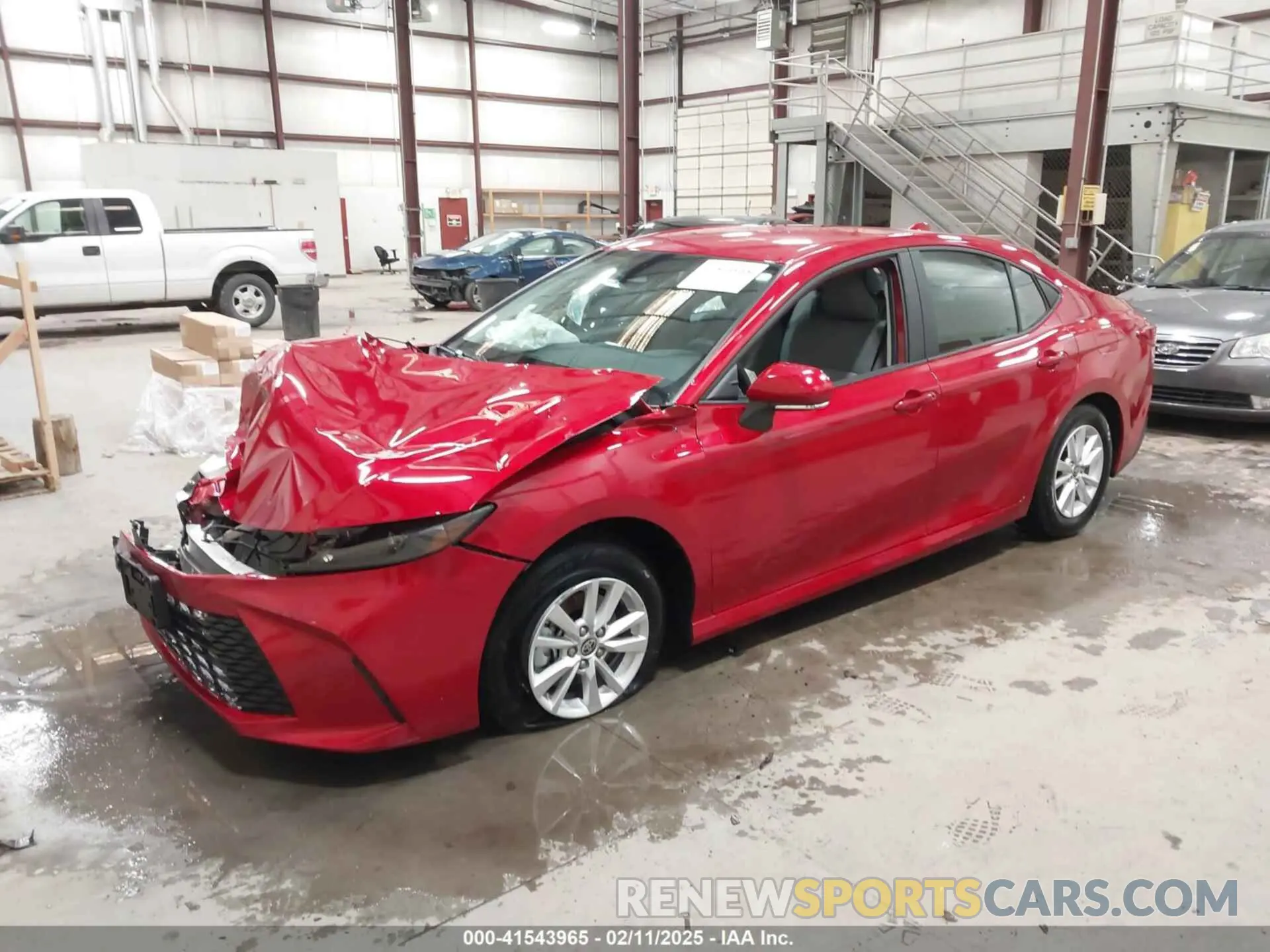 2 fotografías del automóvil dañado 4T1DBADK2SU013689 TOYOTA CAMRY 2025