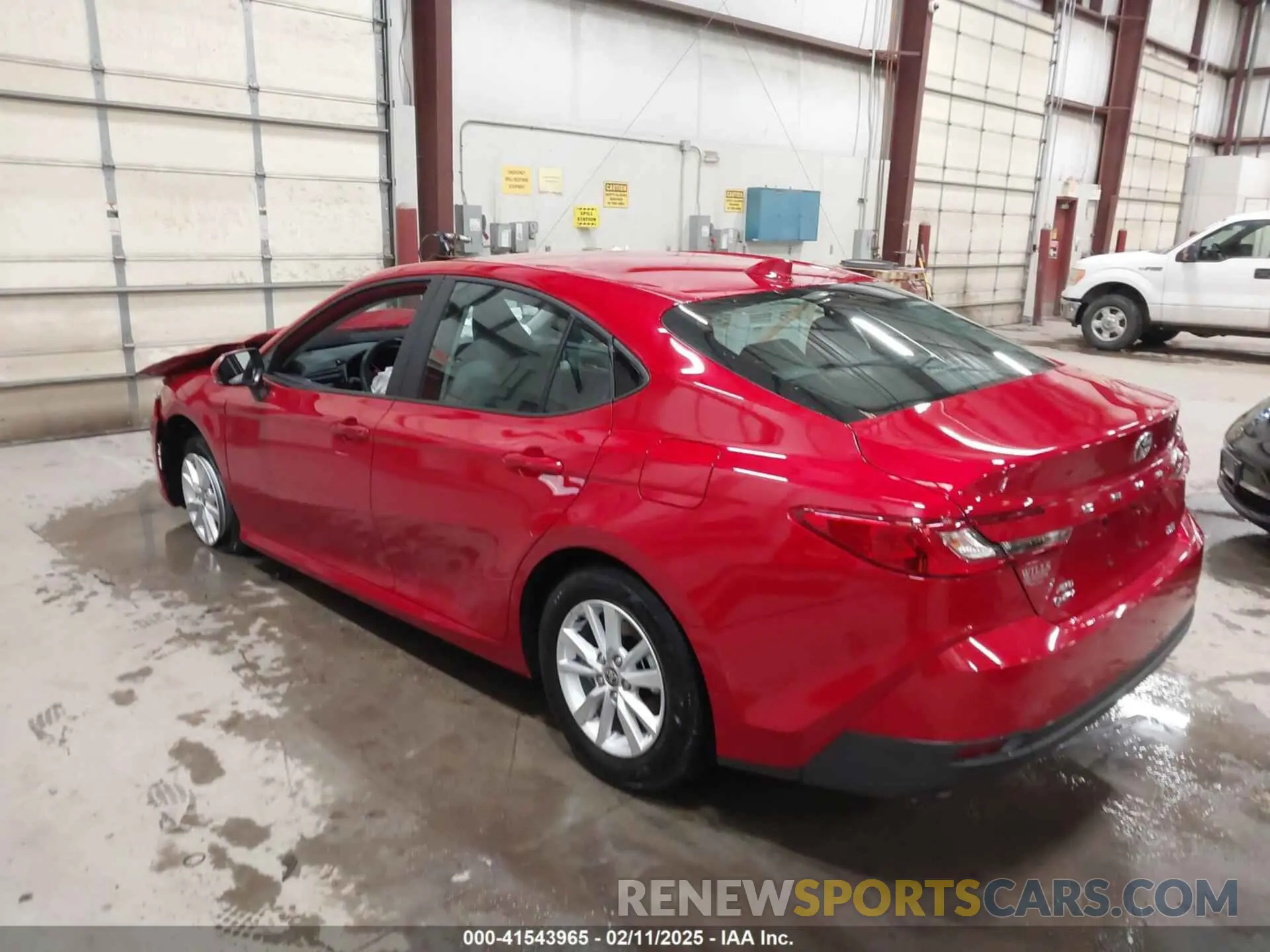 3 fotografías del automóvil dañado 4T1DBADK2SU013689 TOYOTA CAMRY 2025