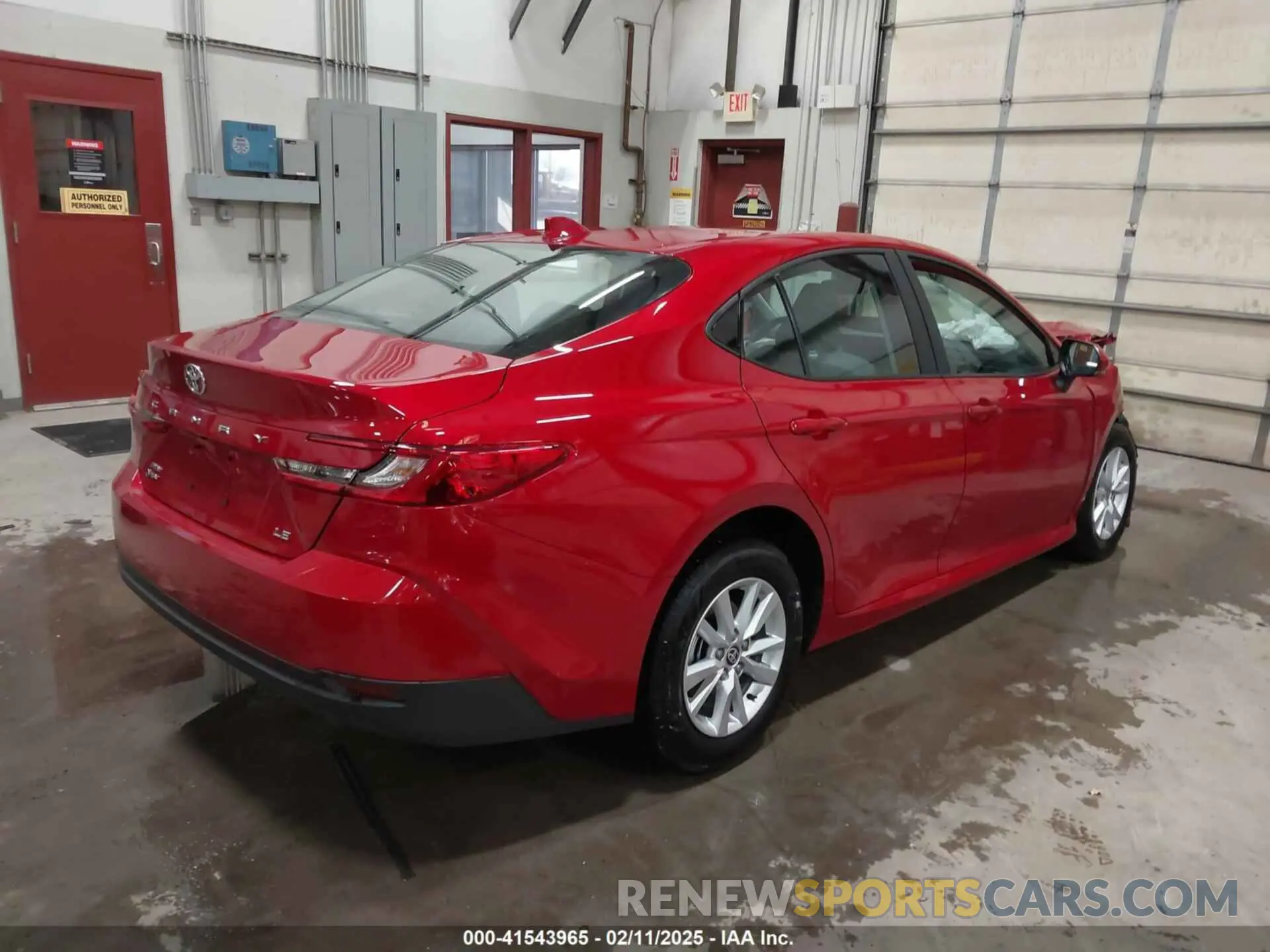 4 fotografías del automóvil dañado 4T1DBADK2SU013689 TOYOTA CAMRY 2025