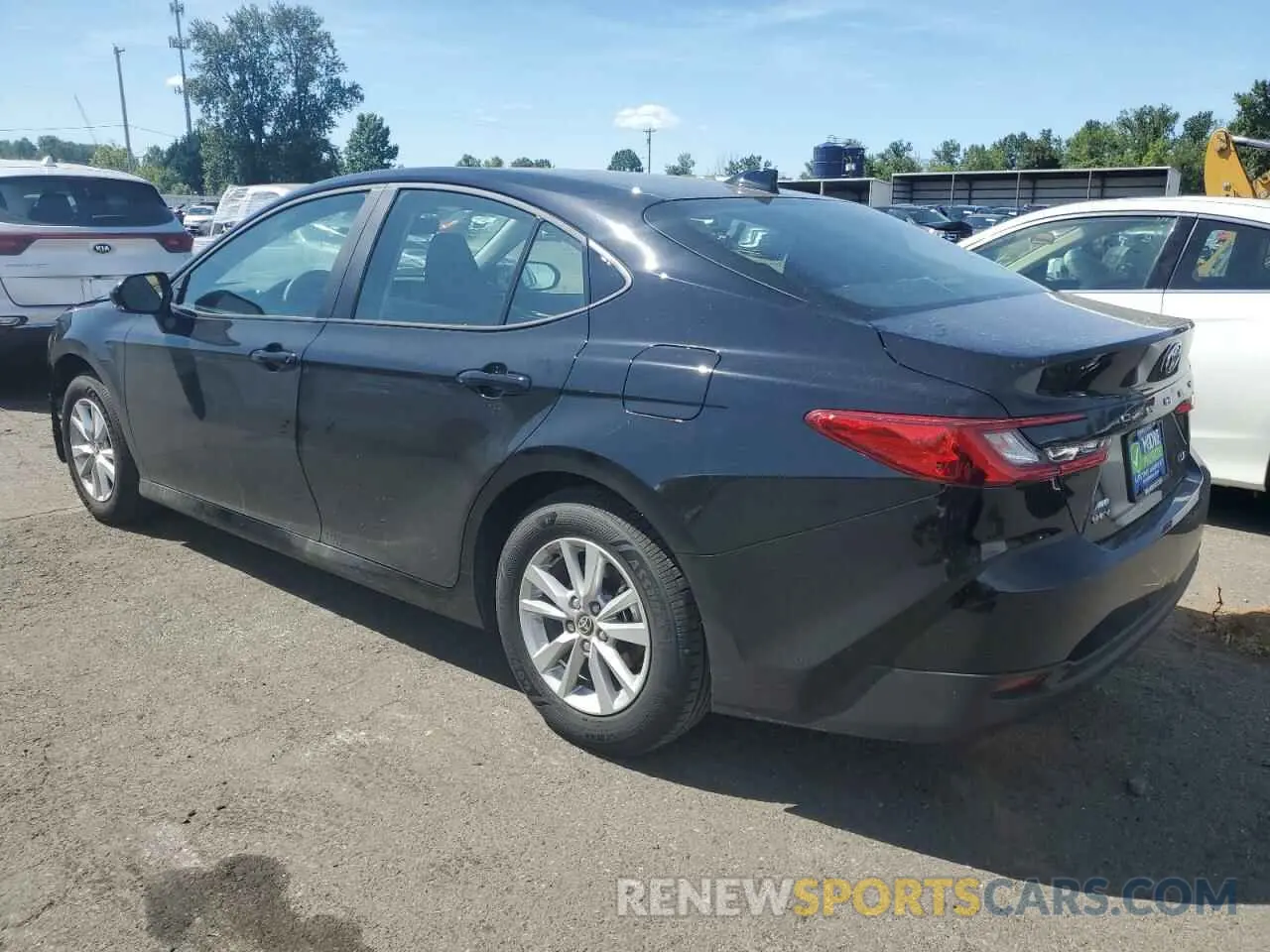 2 fotografías del automóvil dañado 4T1DBADK2SU021386 TOYOTA CAMRY 2025