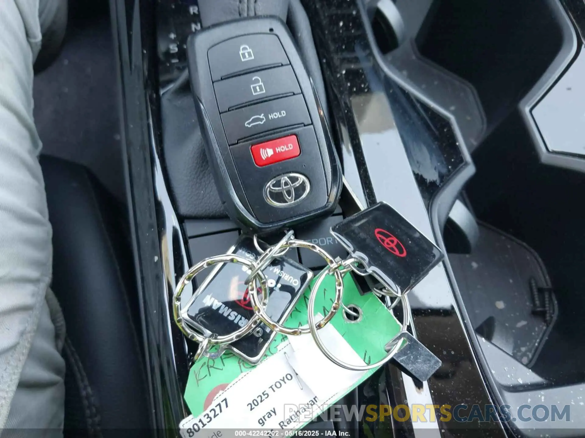 11 fotografías del automóvil dañado 4T1DBADK2SU509561 TOYOTA CAMRY 2025