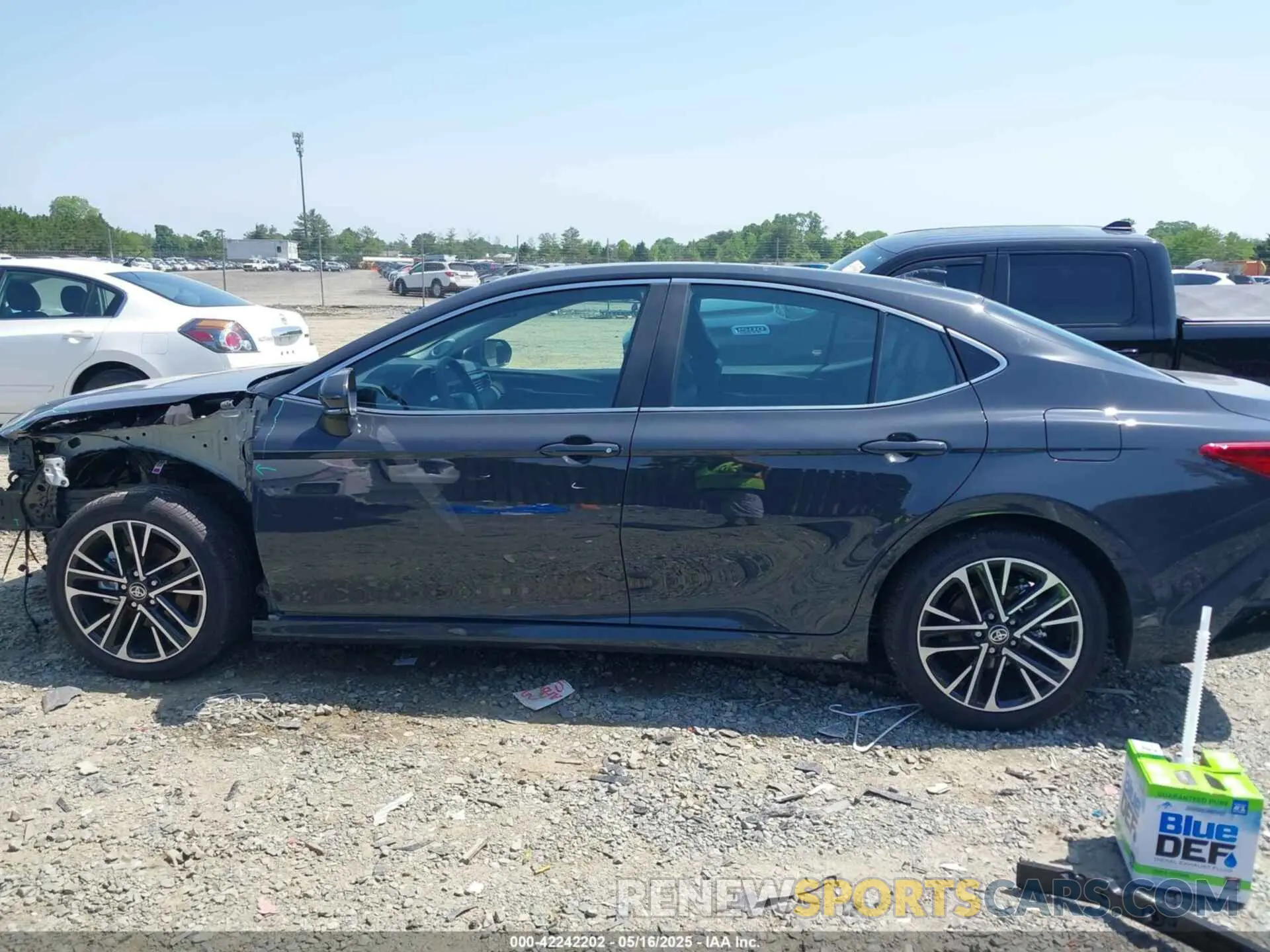 15 fotografías del automóvil dañado 4T1DBADK2SU509561 TOYOTA CAMRY 2025