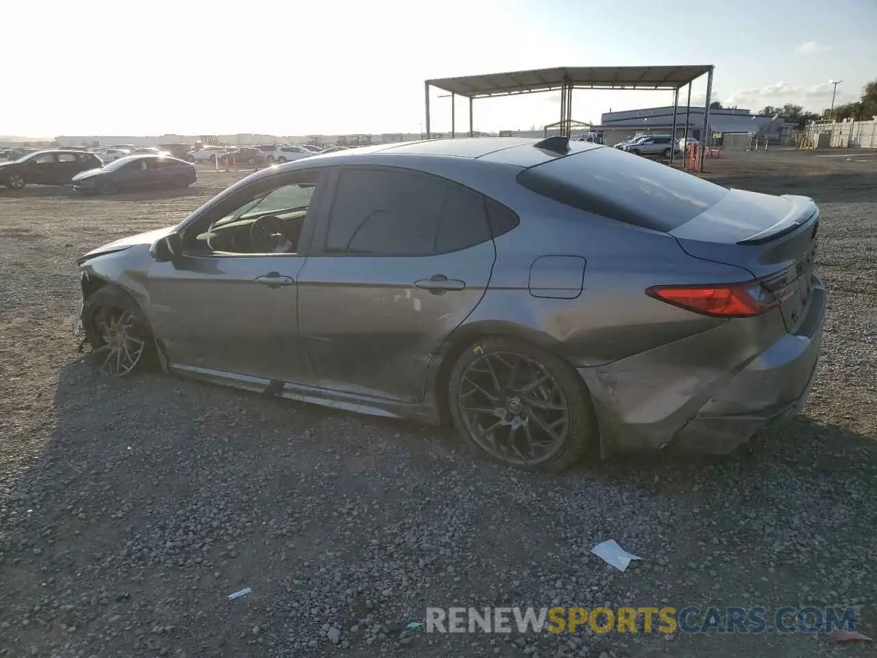 2 fotografías del automóvil dañado 4T1DBADK2SU510631 TOYOTA CAMRY 2025