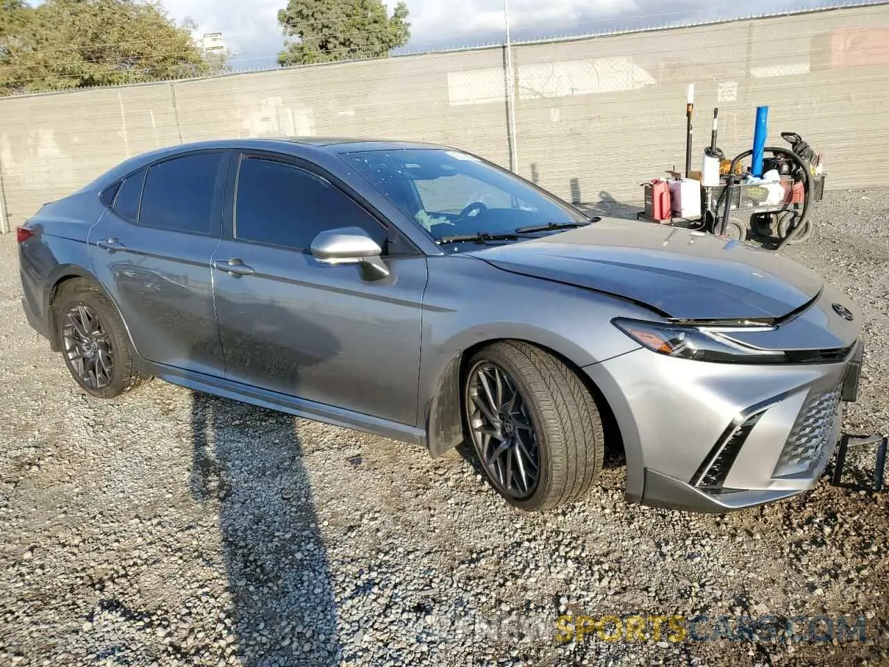 4 fotografías del automóvil dañado 4T1DBADK2SU510631 TOYOTA CAMRY 2025