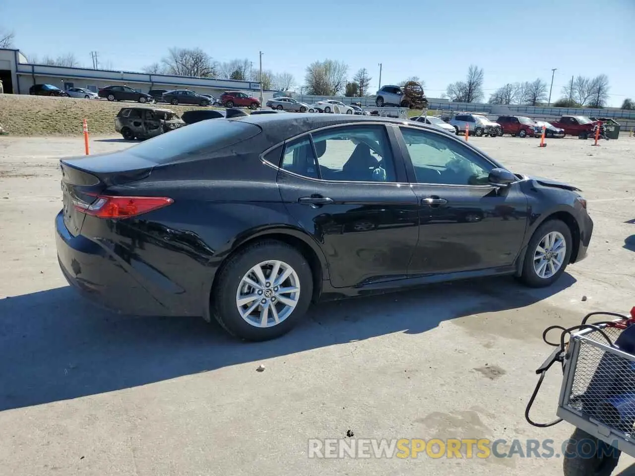 3 fotografías del automóvil dañado 4T1DBADK2SU520558 TOYOTA CAMRY 2025