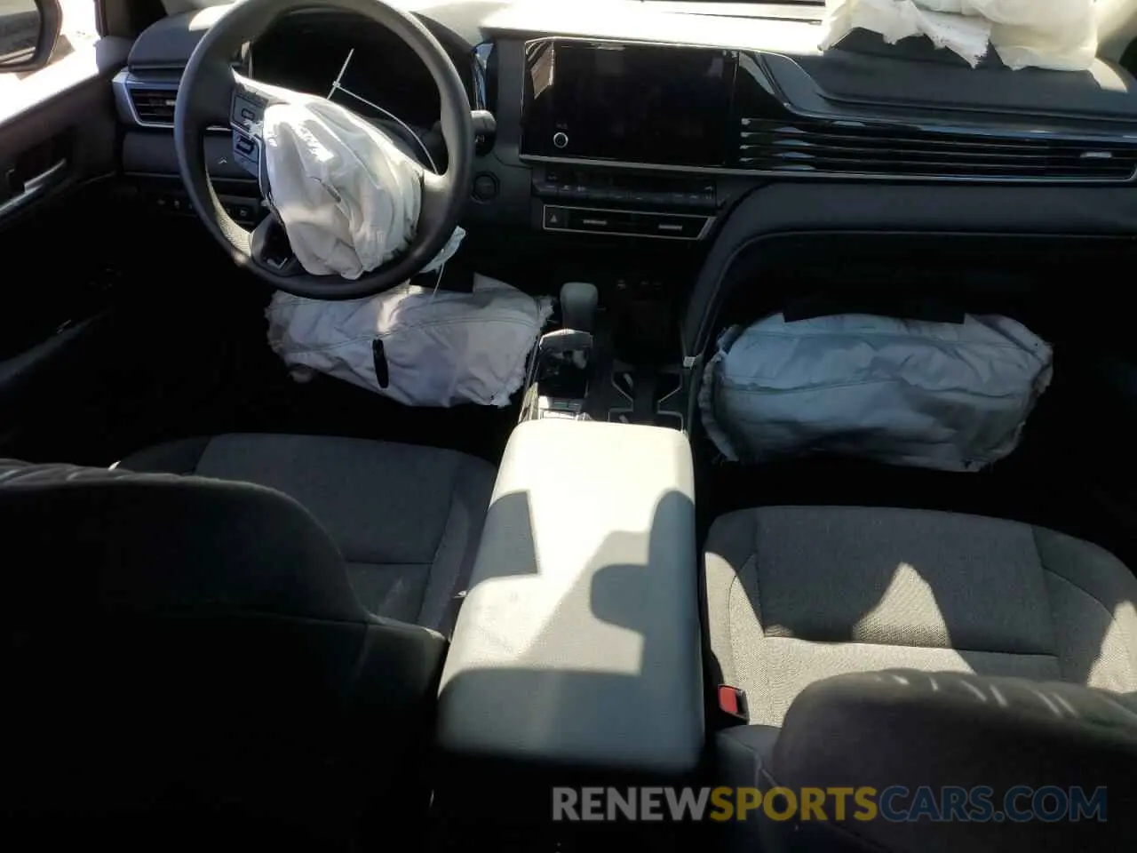 8 fotografías del automóvil dañado 4T1DBADK2SU520558 TOYOTA CAMRY 2025