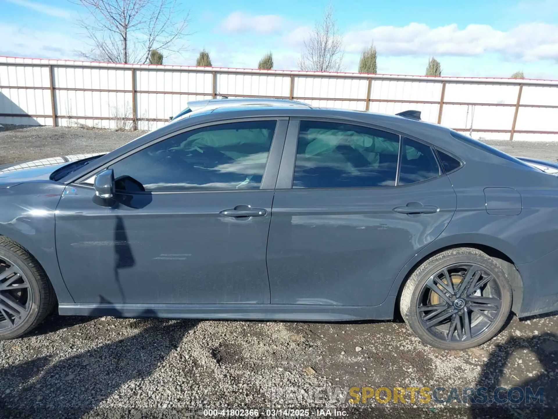 15 fotografías del automóvil dañado 4T1DBADK2SU521774 TOYOTA CAMRY 2025