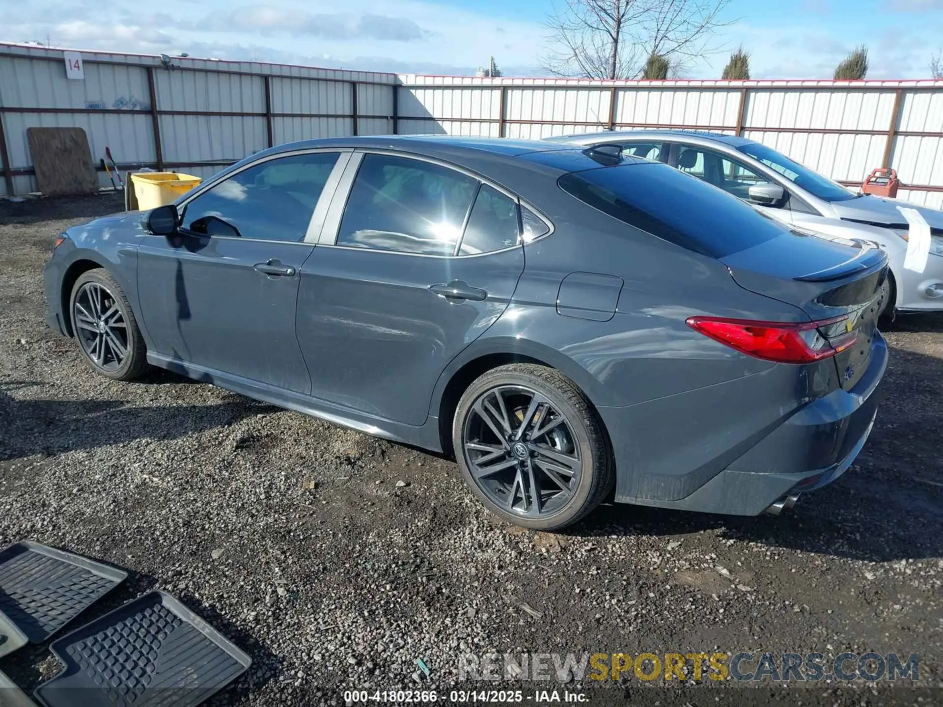 3 fotografías del automóvil dañado 4T1DBADK2SU521774 TOYOTA CAMRY 2025