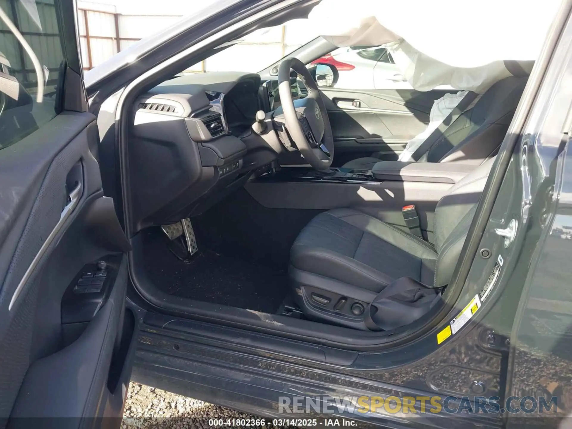 5 fotografías del automóvil dañado 4T1DBADK2SU521774 TOYOTA CAMRY 2025