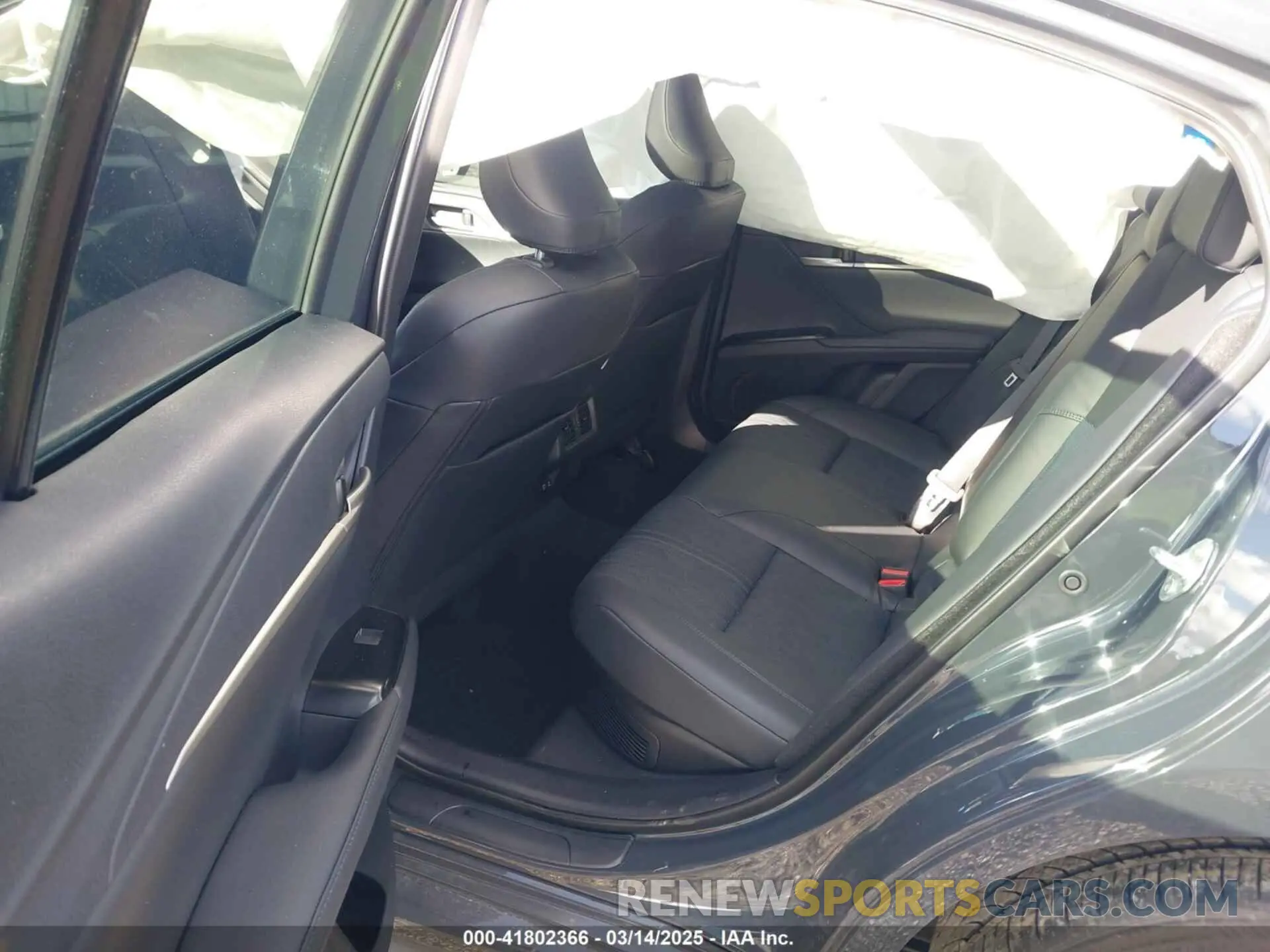 8 fotografías del automóvil dañado 4T1DBADK2SU521774 TOYOTA CAMRY 2025