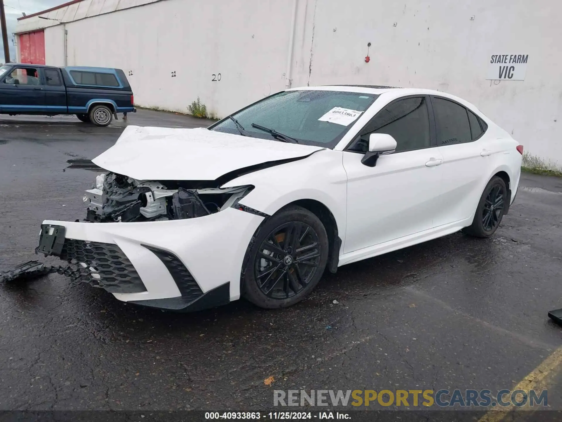 2 fotografías del automóvil dañado 4T1DBADK3SU006380 TOYOTA CAMRY 2025