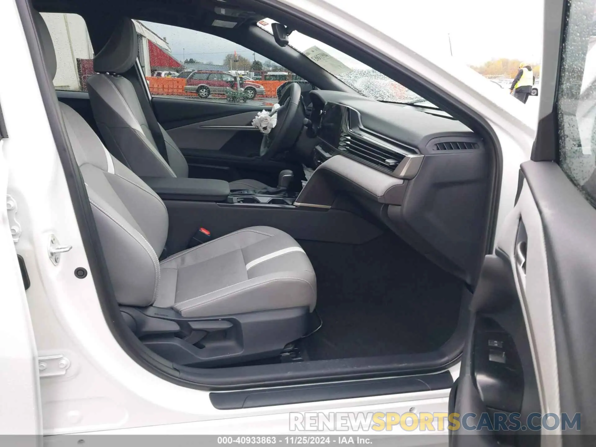 5 fotografías del automóvil dañado 4T1DBADK3SU006380 TOYOTA CAMRY 2025