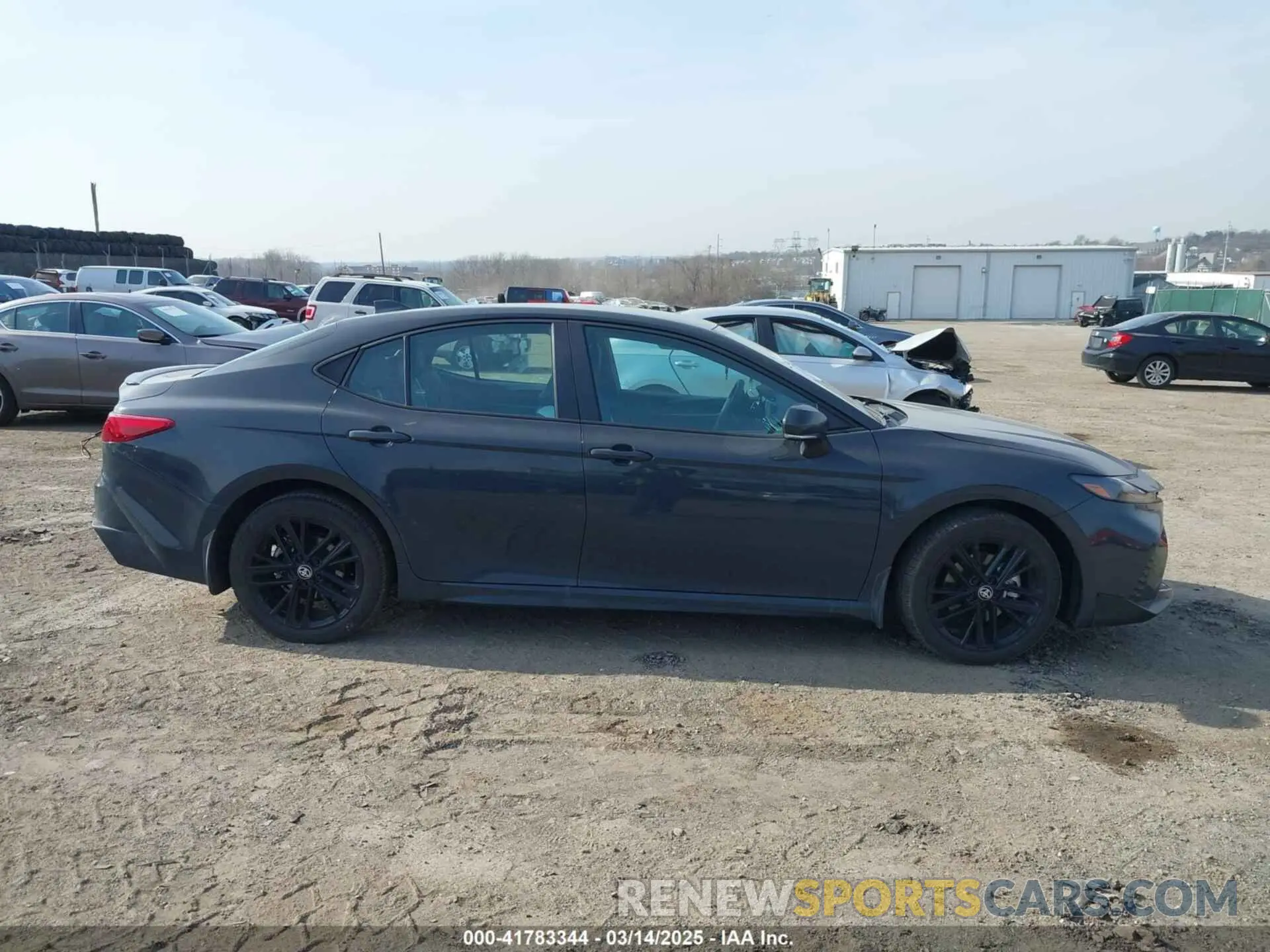14 fotografías del automóvil dañado 4T1DBADK3SU012485 TOYOTA CAMRY 2025