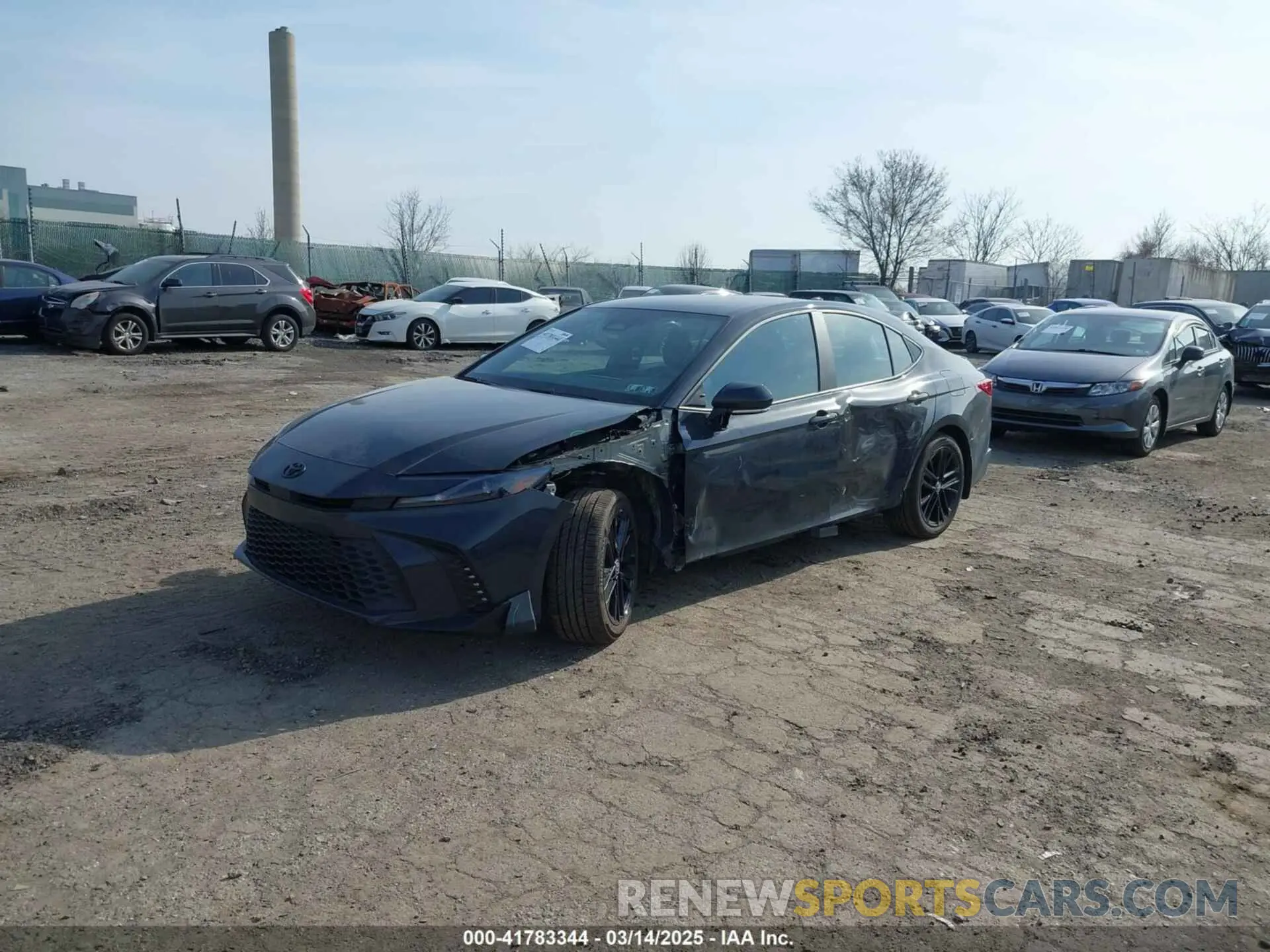 2 fotografías del automóvil dañado 4T1DBADK3SU012485 TOYOTA CAMRY 2025