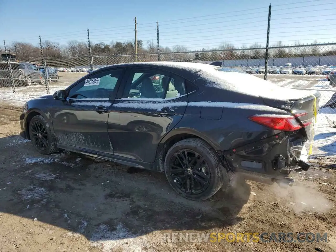 2 fotografías del automóvil dañado 4T1DBADK3SU018044 TOYOTA CAMRY 2025