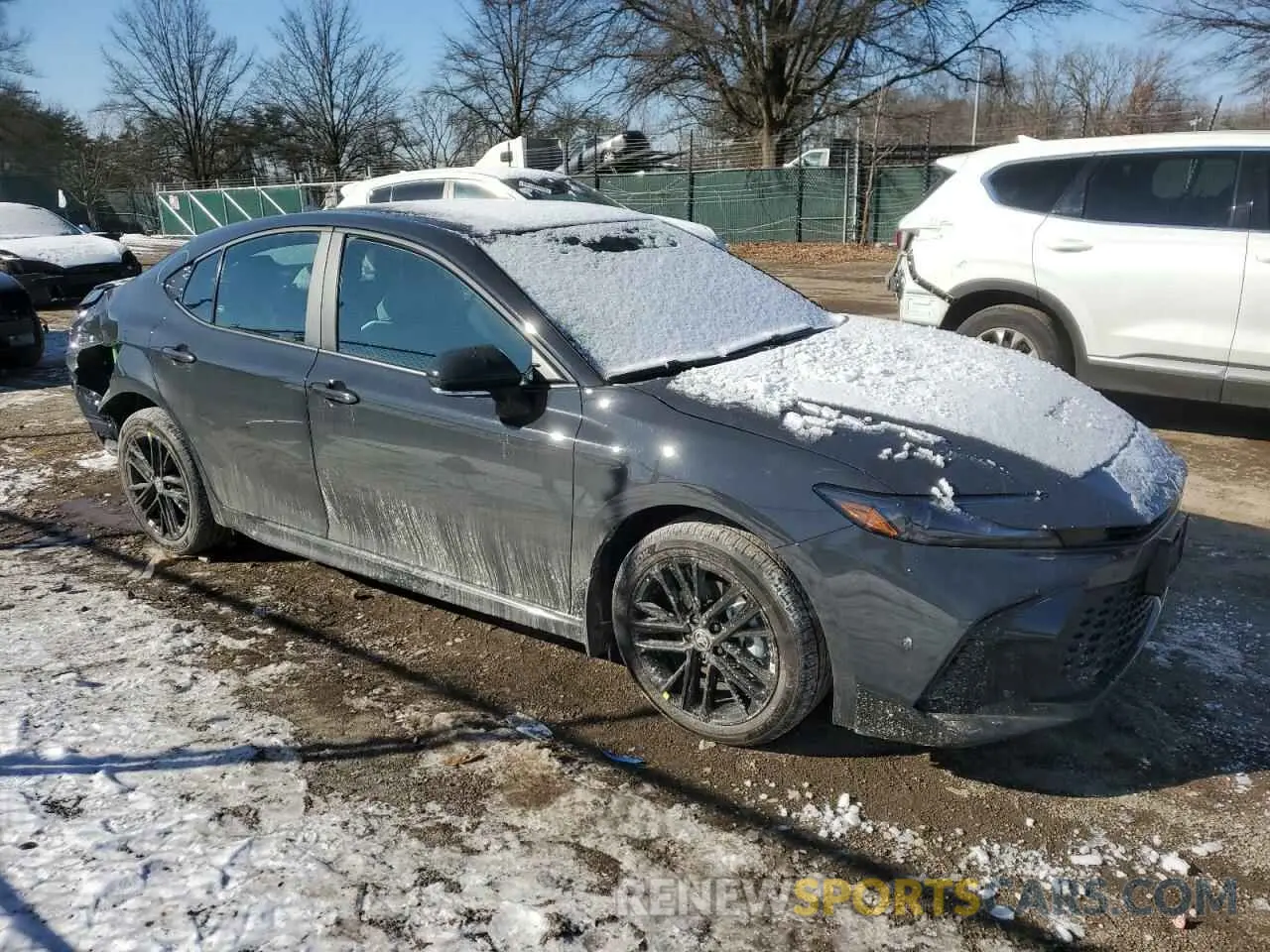 4 fotografías del automóvil dañado 4T1DBADK3SU018044 TOYOTA CAMRY 2025