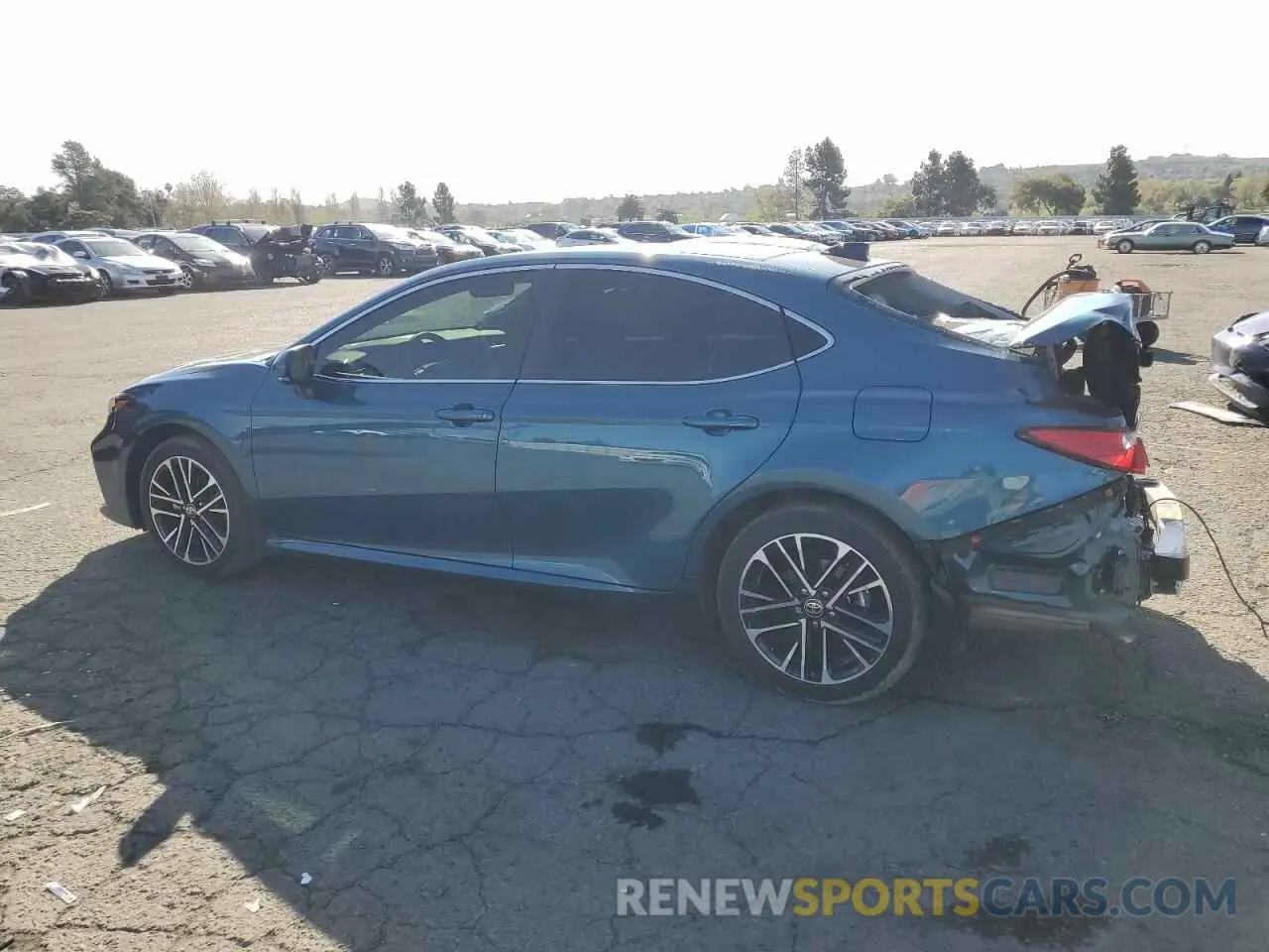 2 fotografías del automóvil dañado 4T1DBADK3SU502862 TOYOTA CAMRY 2025