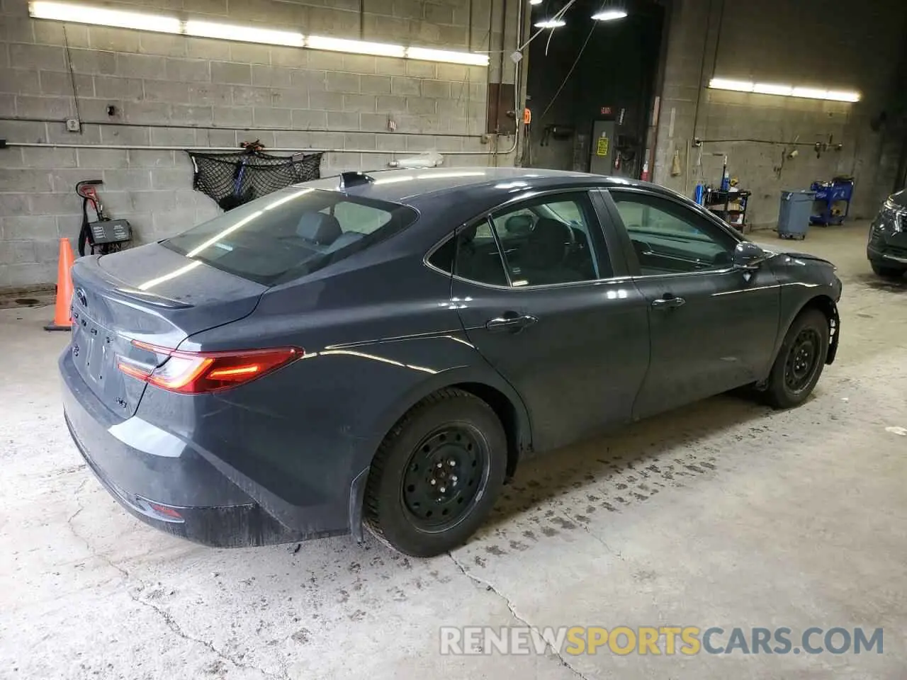 3 fotografías del automóvil dañado 4T1DBADK4SU001012 TOYOTA CAMRY 2025