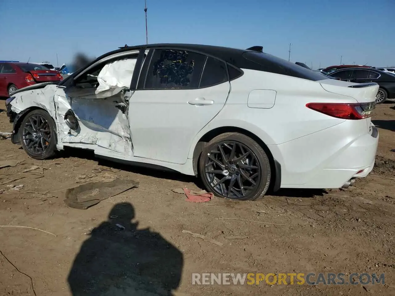 2 fotografías del automóvil dañado 4T1DBADK4SU018778 TOYOTA CAMRY 2025