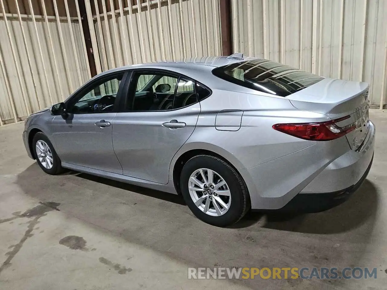 2 fotografías del automóvil dañado 4T1DBADK4SU500179 TOYOTA CAMRY 2025