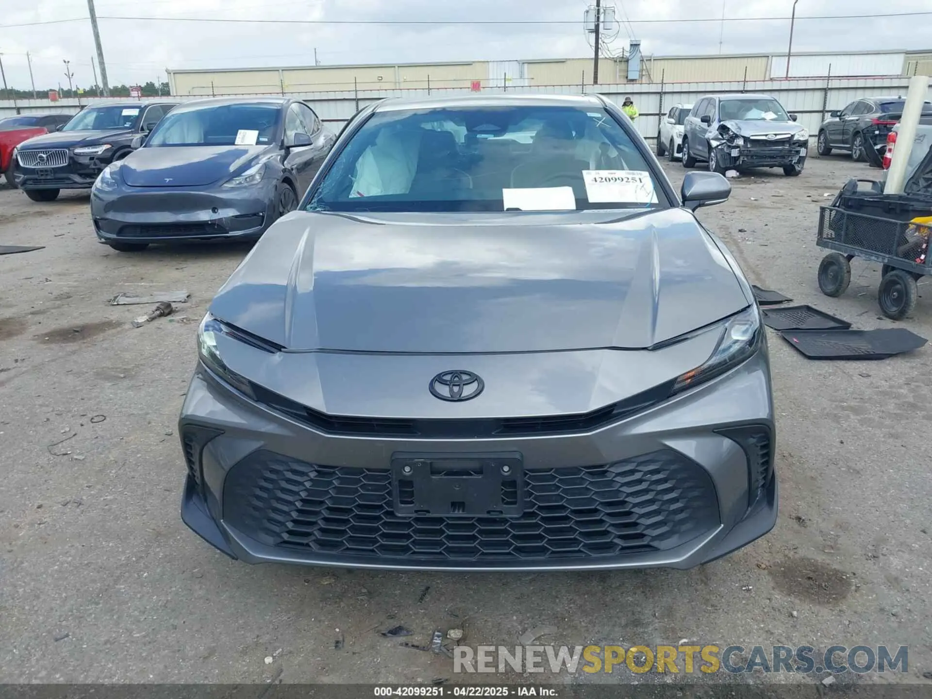 12 fotografías del automóvil dañado 4T1DBADK4SU510470 TOYOTA CAMRY 2025