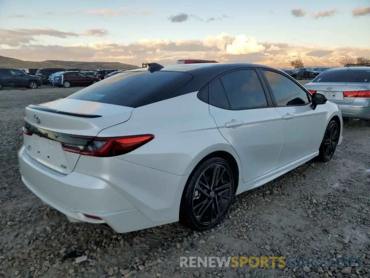 3 fotografías del automóvil dañado 4T1DBADK5SU001312 TOYOTA CAMRY 2025